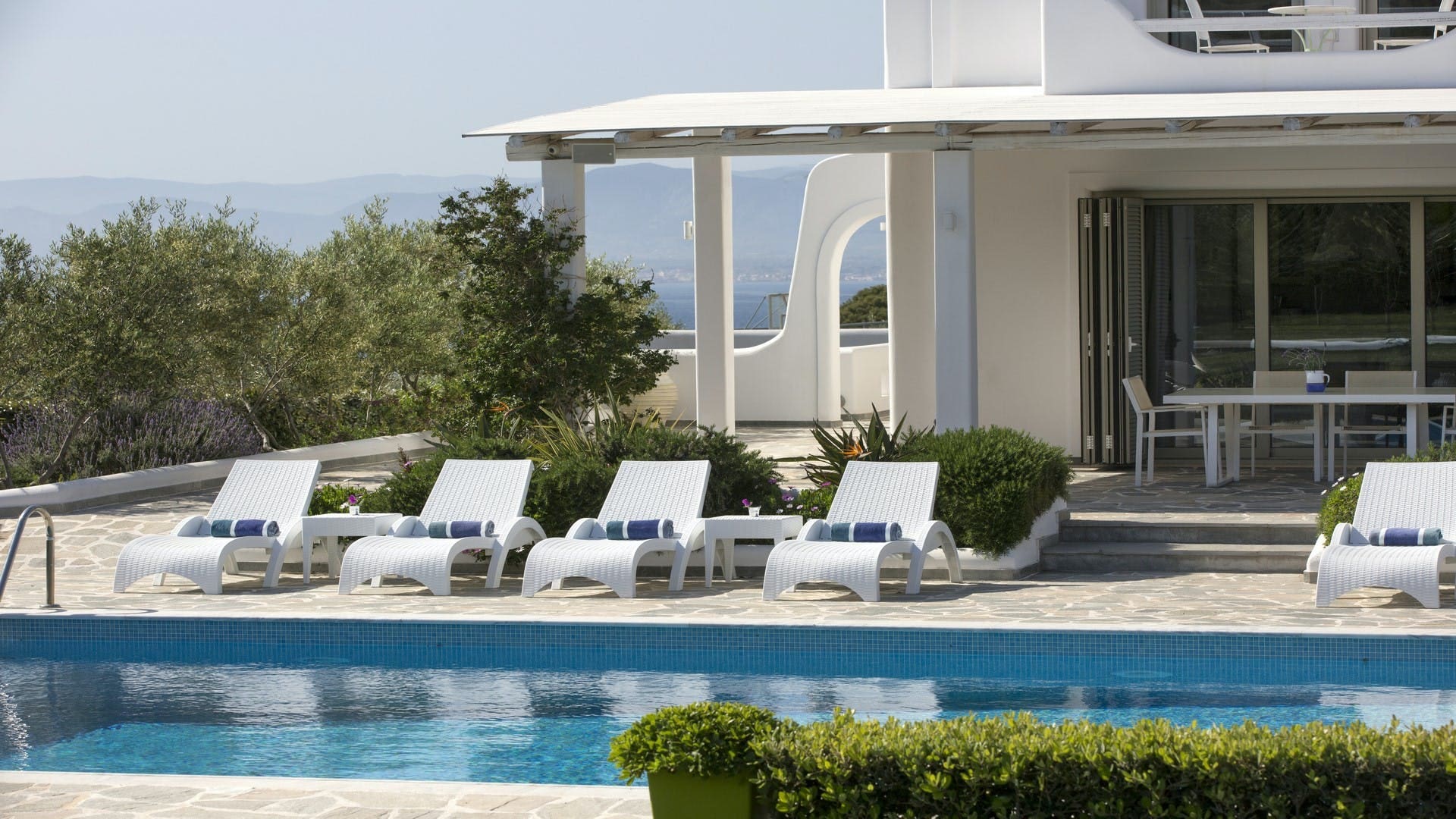 Villa Zephyros Livadi Elios: Lavish 9-Bedroom Apartment with Seaview and Pool, Corinthia