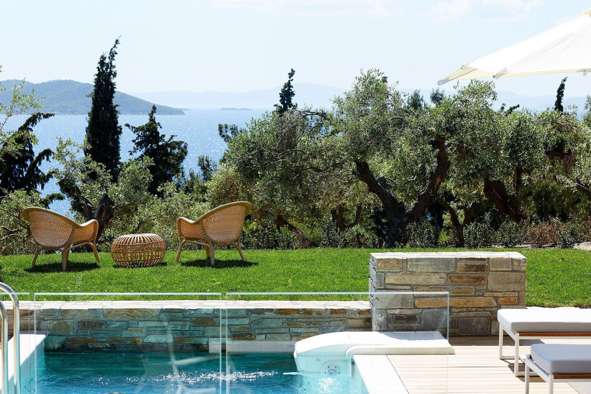 Villa Meltemi Erissos: Luxury 2-Bedroom Apartment with Seaview and Pool, Erissos