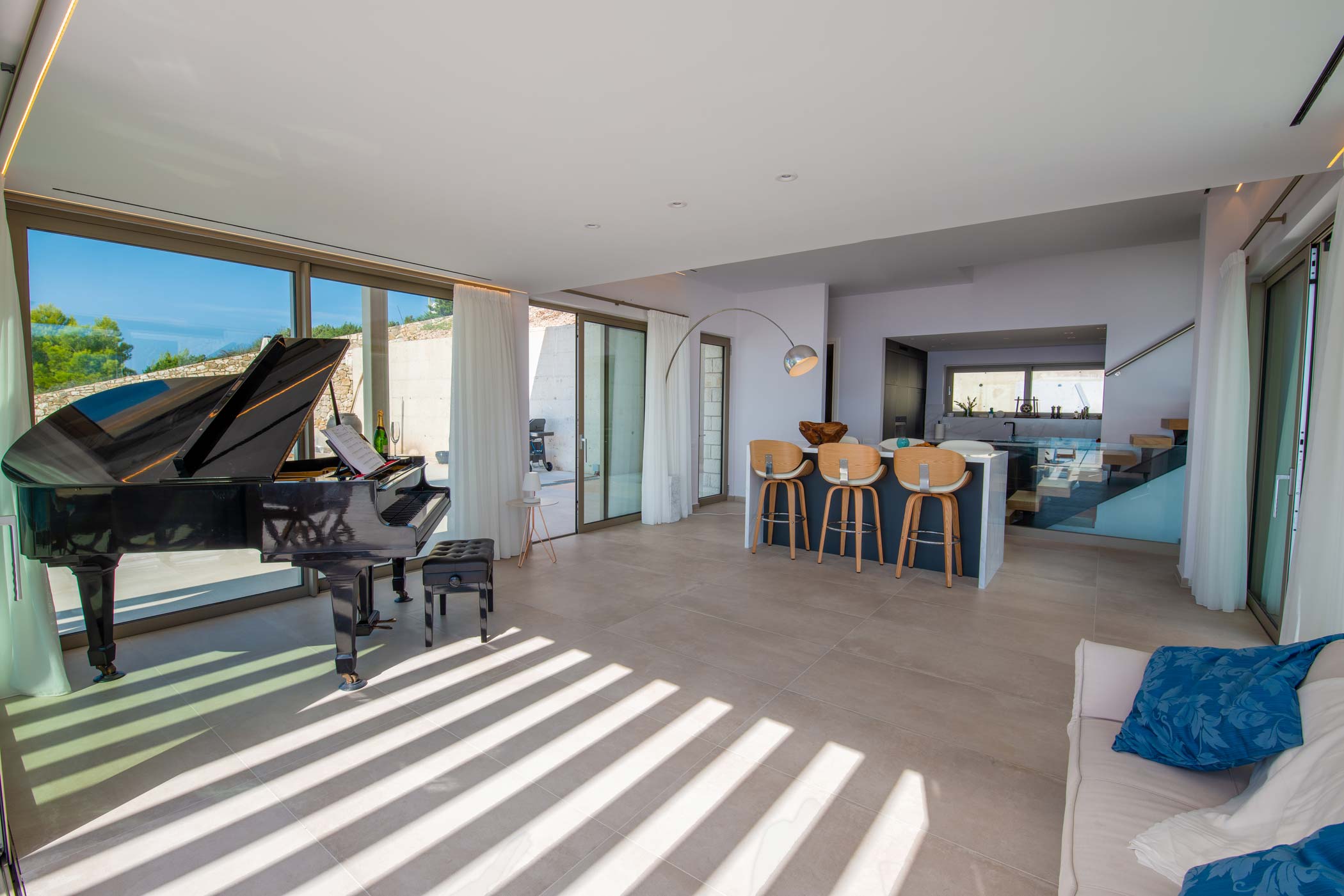 Villa Meltemi Gaios: 4-Bedroom Beachfront Villa with Infinity Pool, Paxi