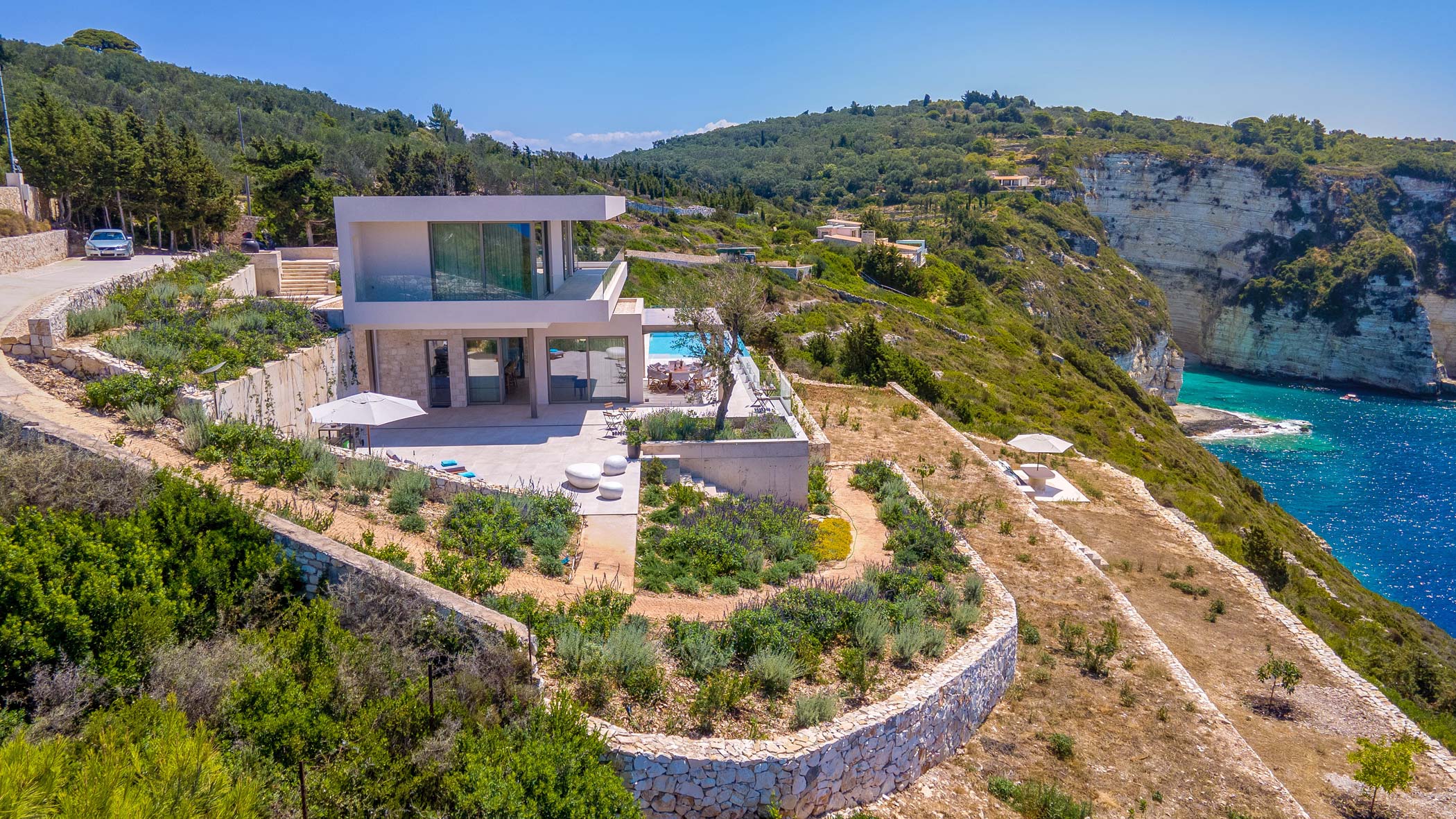 Villa Meltemi Gaios: 4-Bedroom Beachfront Villa with Infinity Pool, Paxi