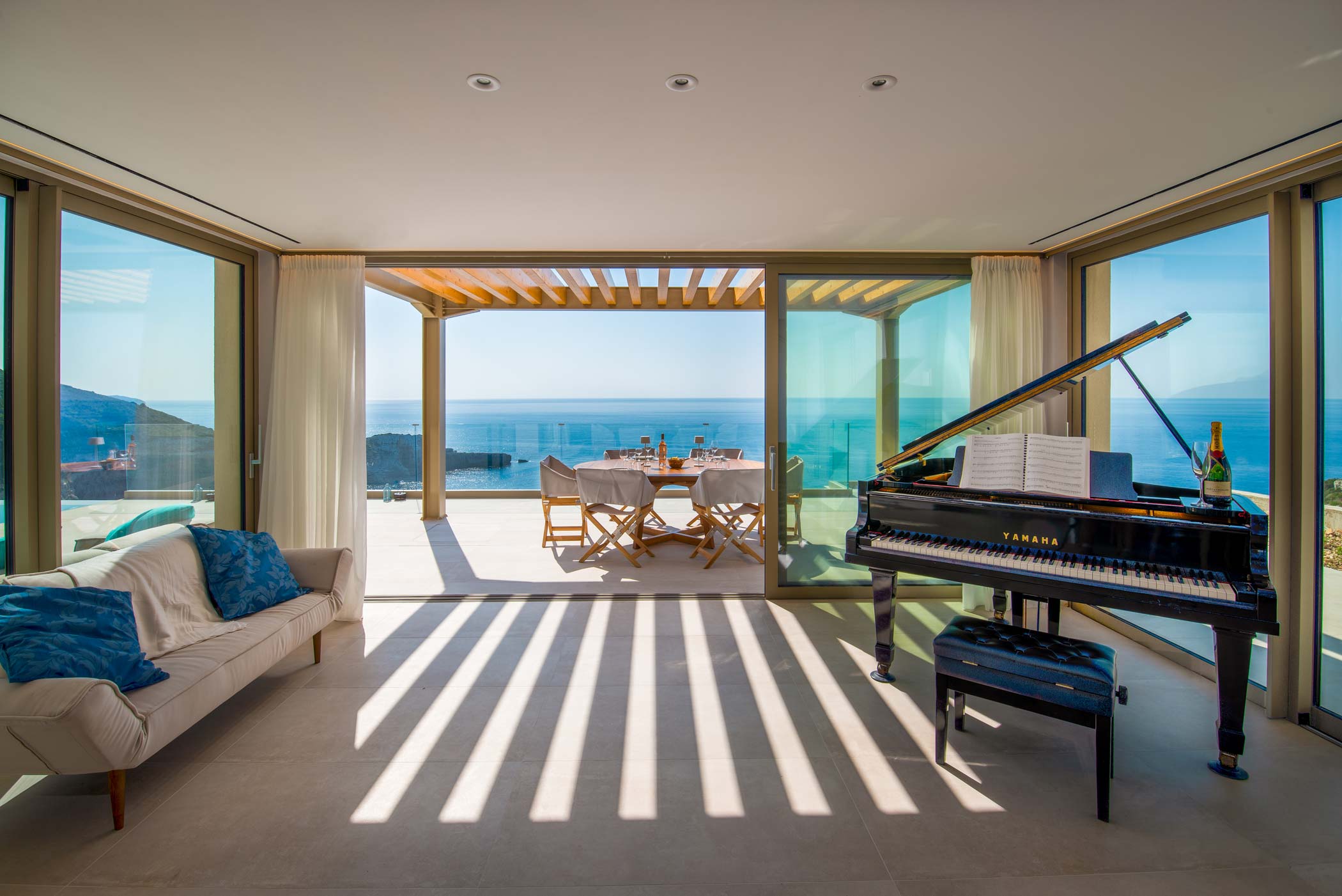 Villa Meltemi Gaios: 4-Bedroom Beachfront Villa with Infinity Pool, Paxi
