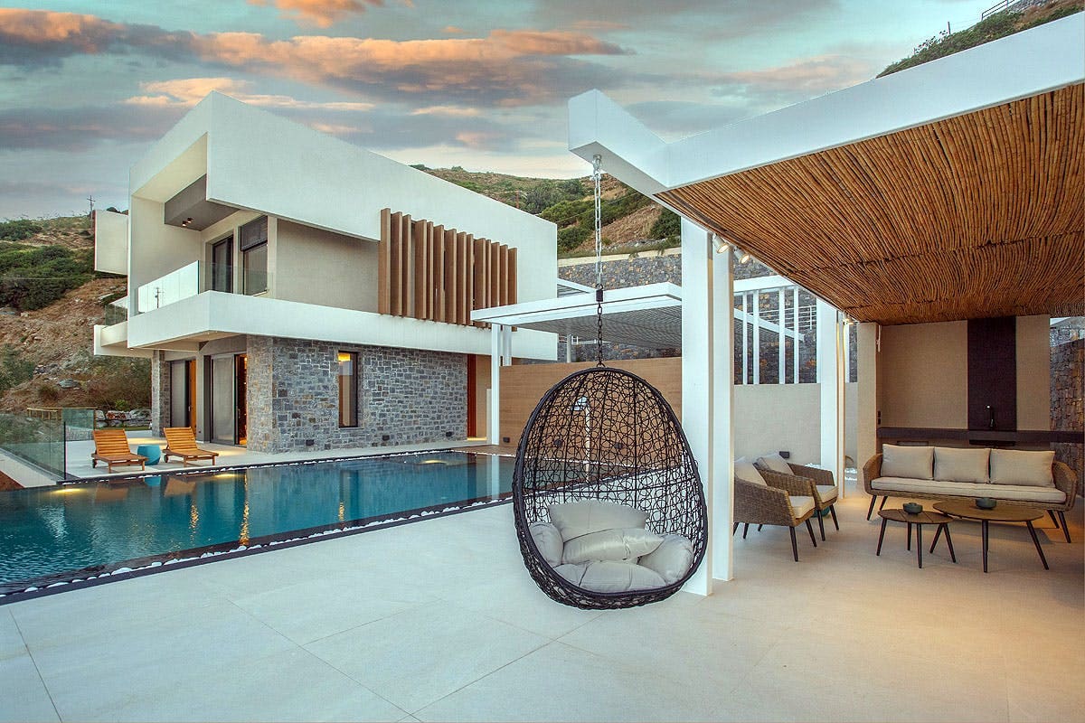 Villa Lefki Kaminia Heraklion Town: Spacious 6-Bedroom Apartment with Infinity Pool and Sea View, Heraklion