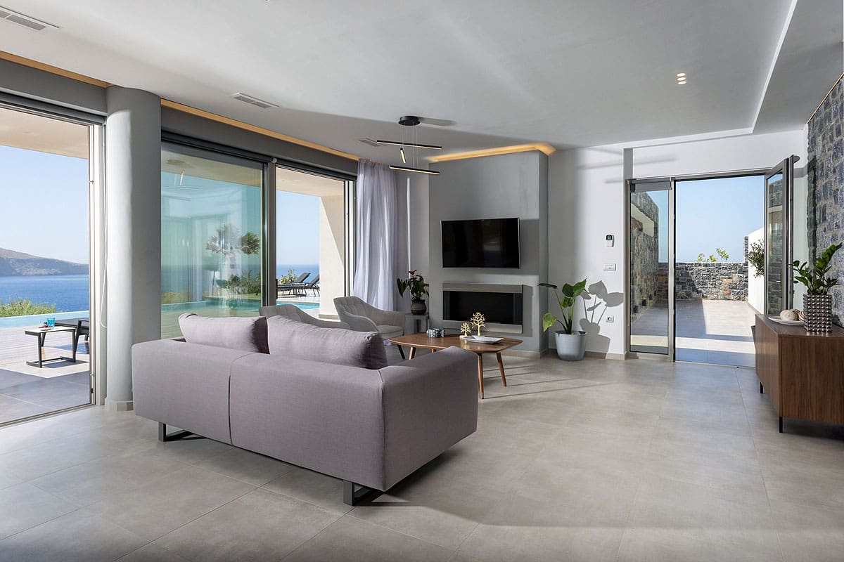 Villa Ostria Kastelli Heraklion Town: 5-Bedroom Luxury Apartment with Infinity Pool and Sea Views, Heraklion