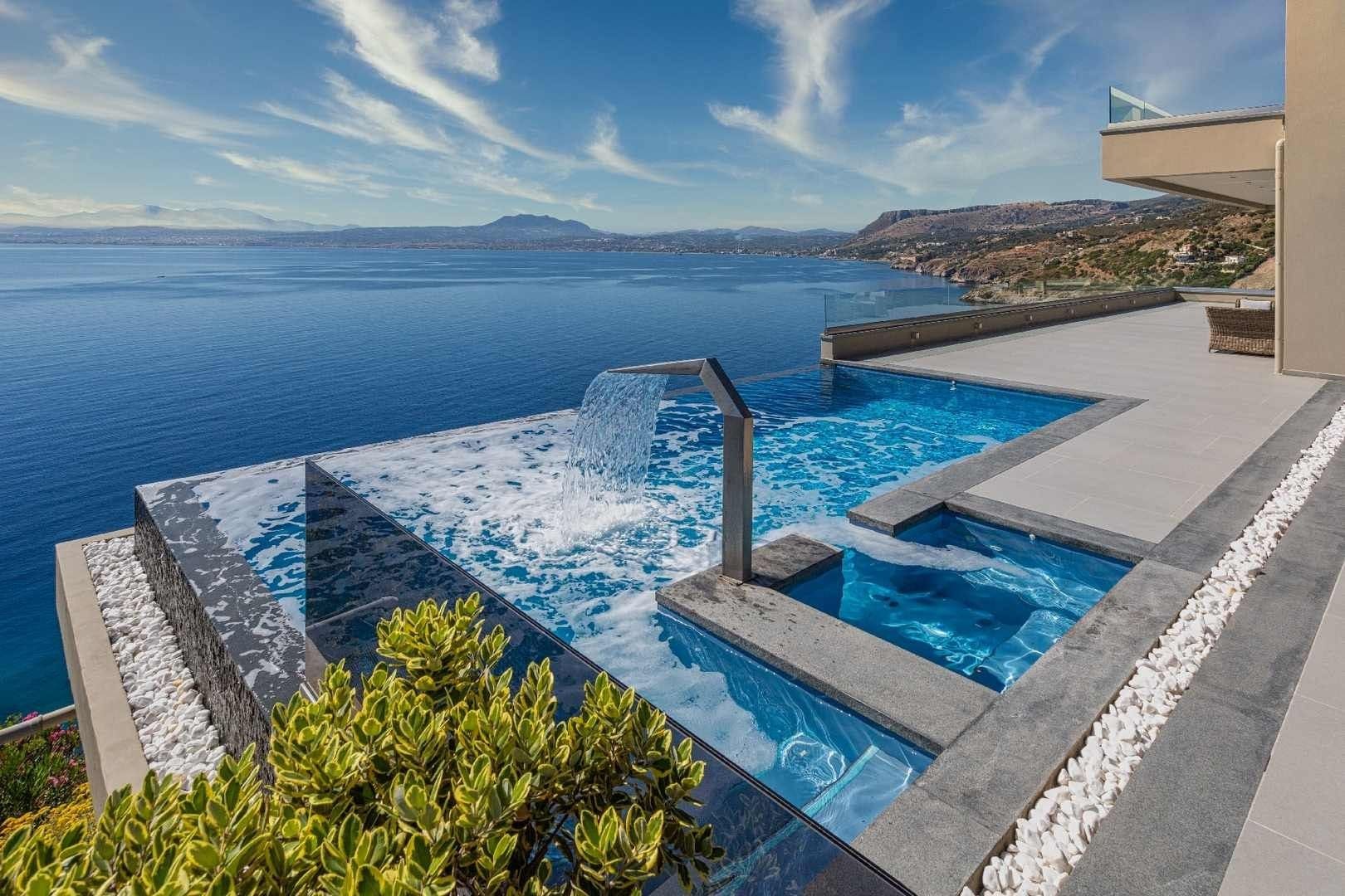 Villa Lefki Moni Heraklion Town: Spacious 6-Bedroom Apartment with Infinity Pool and Seaview, Heraklion