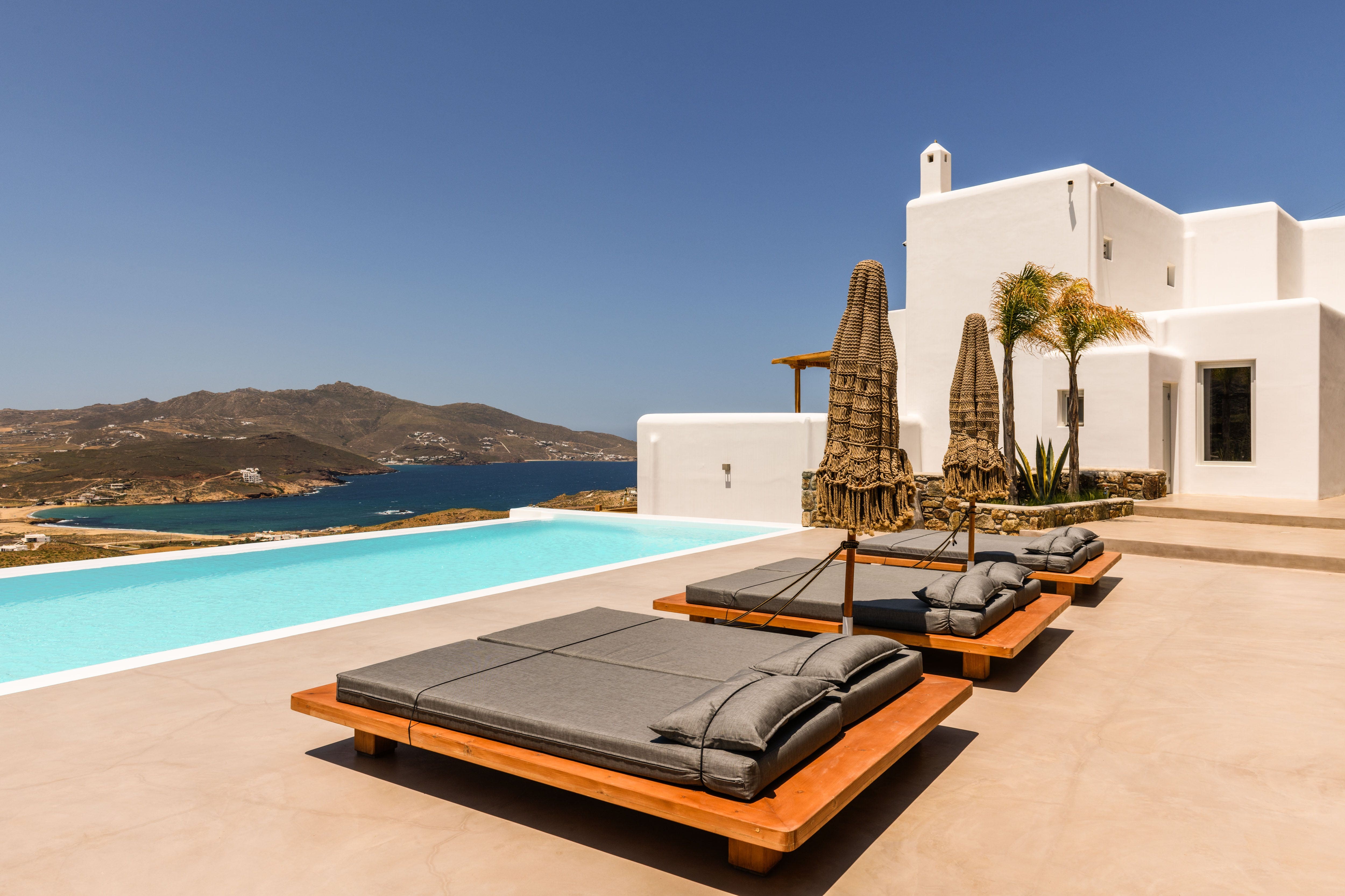 Villa Aparctias Finikas Kalafati: Spacious 5-Bedroom Luxury Apartment with Seaview and Pool, Mykonos