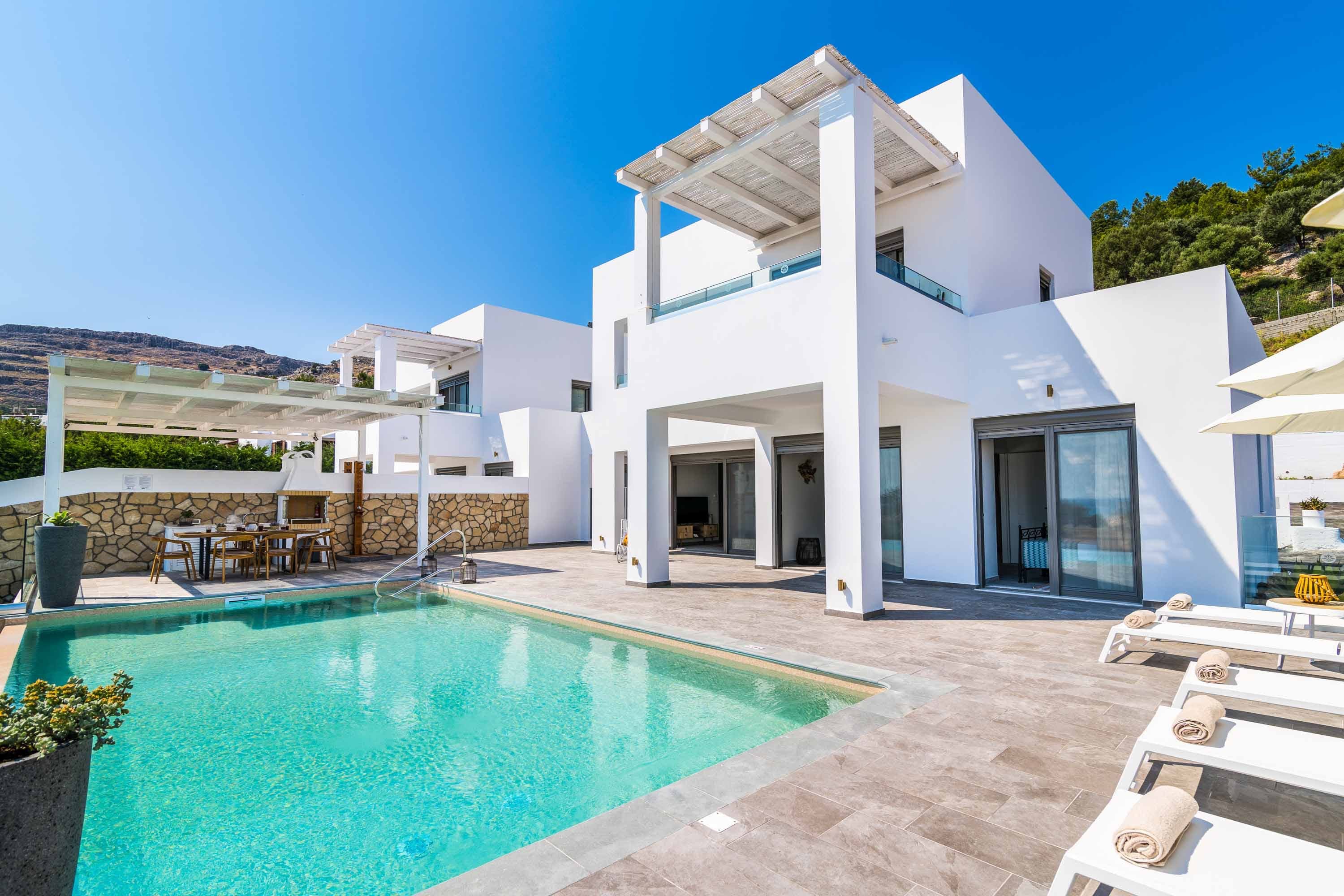 Villa Lysias Vlychadia Kalathos: Elegant 3-Bedroom Apartment with Sea Views and Pool, Kalathos