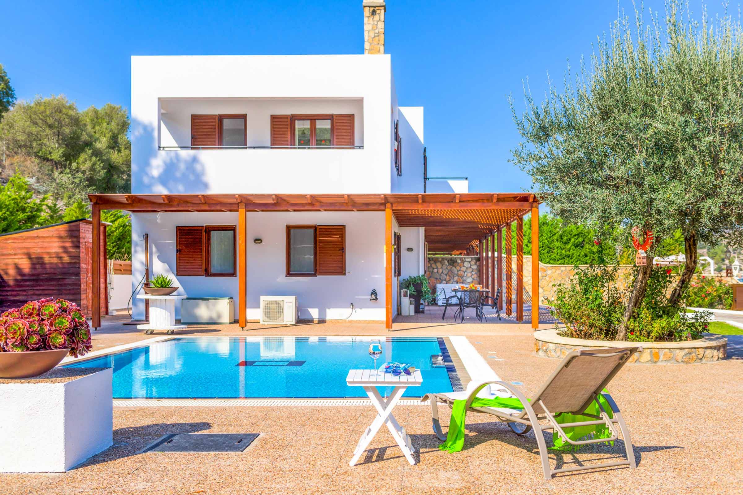 Villa Lefki Lindos Kalathos: Elegant 3-Bedroom Luxury Apartment with Seaview and Pool, Kalathos