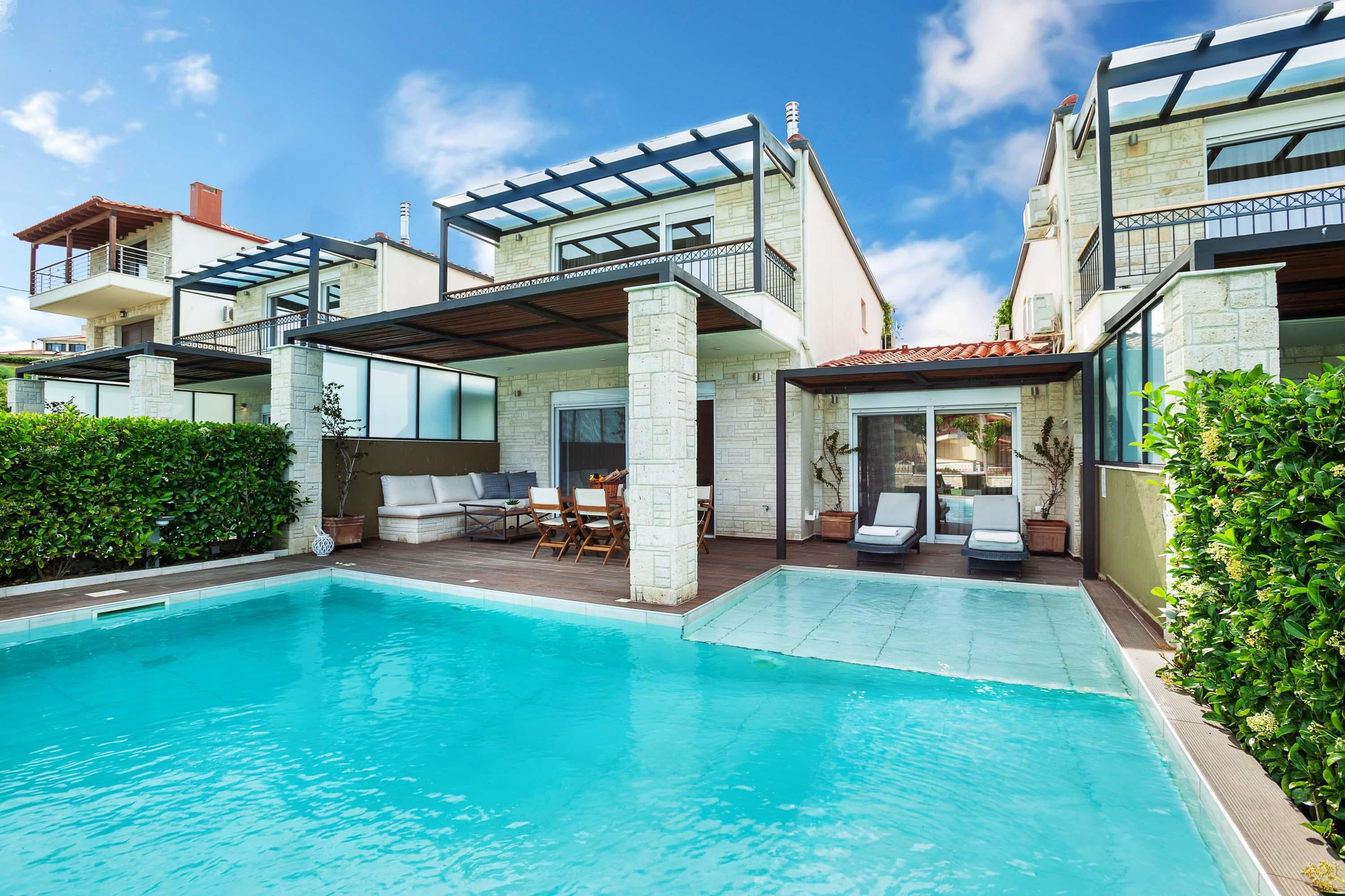 Villa Meltemi Kassandreia: Luxury 3-Bedroom Apartment with Pool and Sea Views, Kassandreia