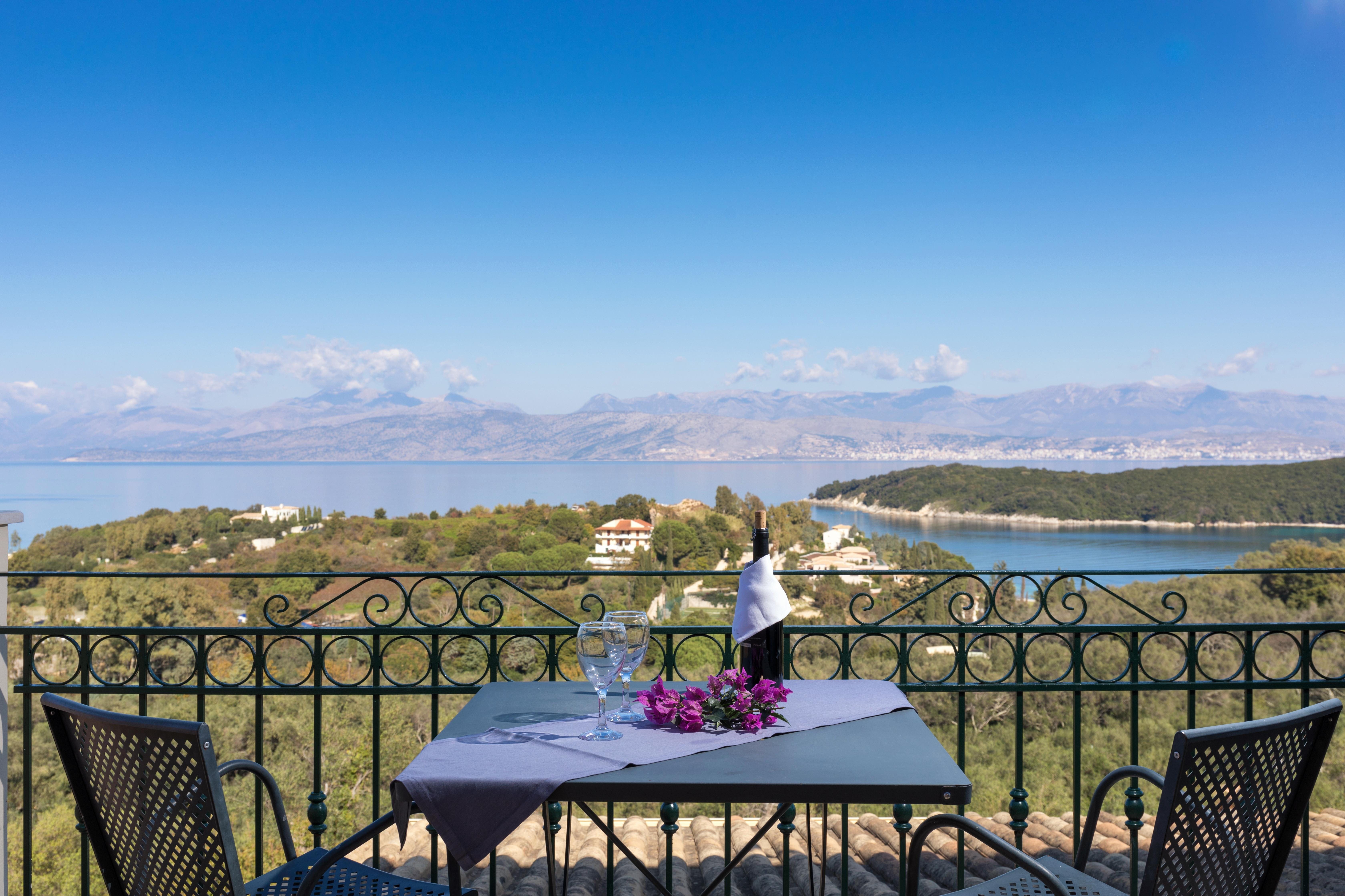 Villa Lefkos Keras Kassiopi: Spacious 5-Bedroom Apartment with Seaviews and Pool, Kassiopi