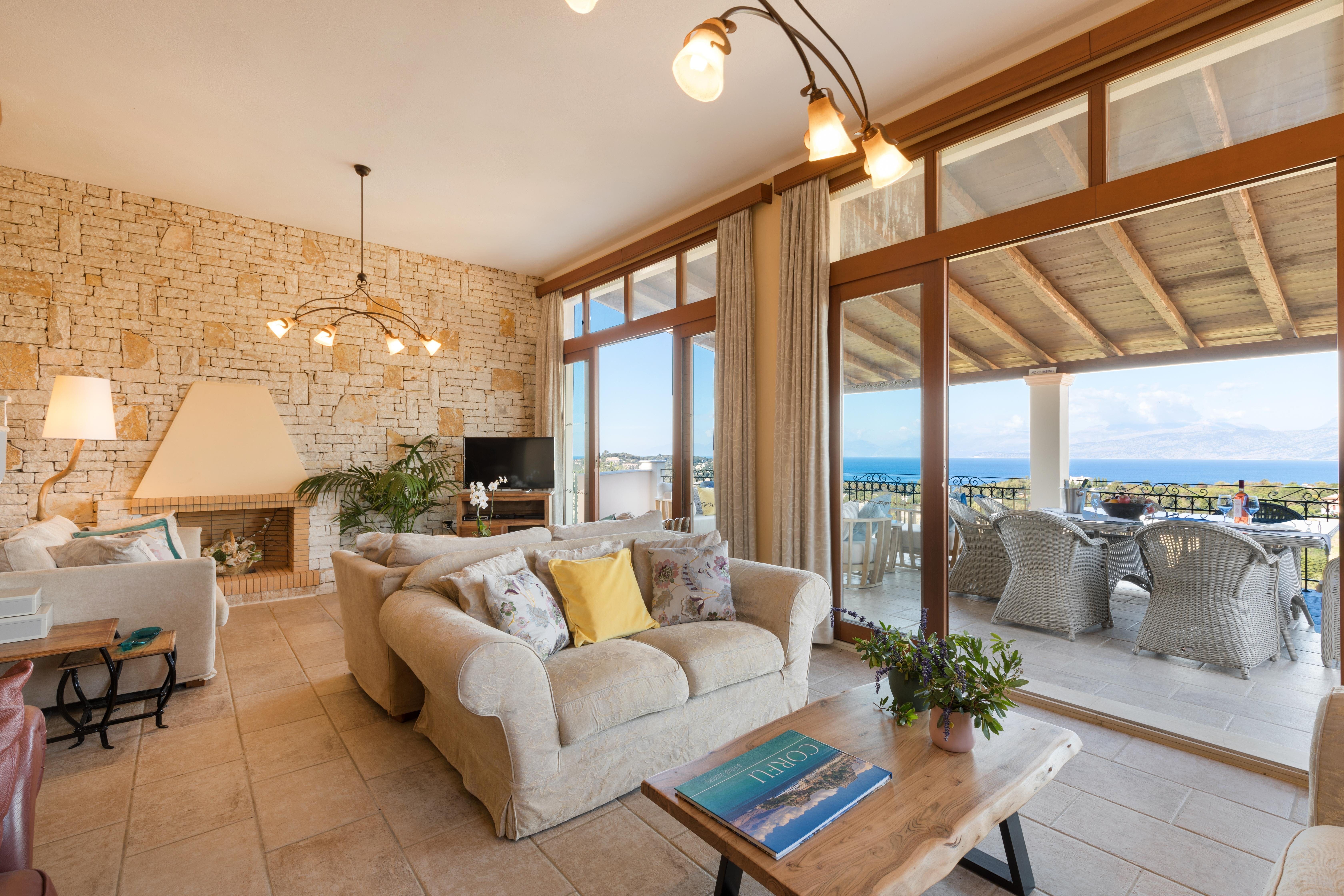 Villa Lefkos Keras Kassiopi: Spacious 5-Bedroom Apartment with Seaviews and Pool, Kassiopi