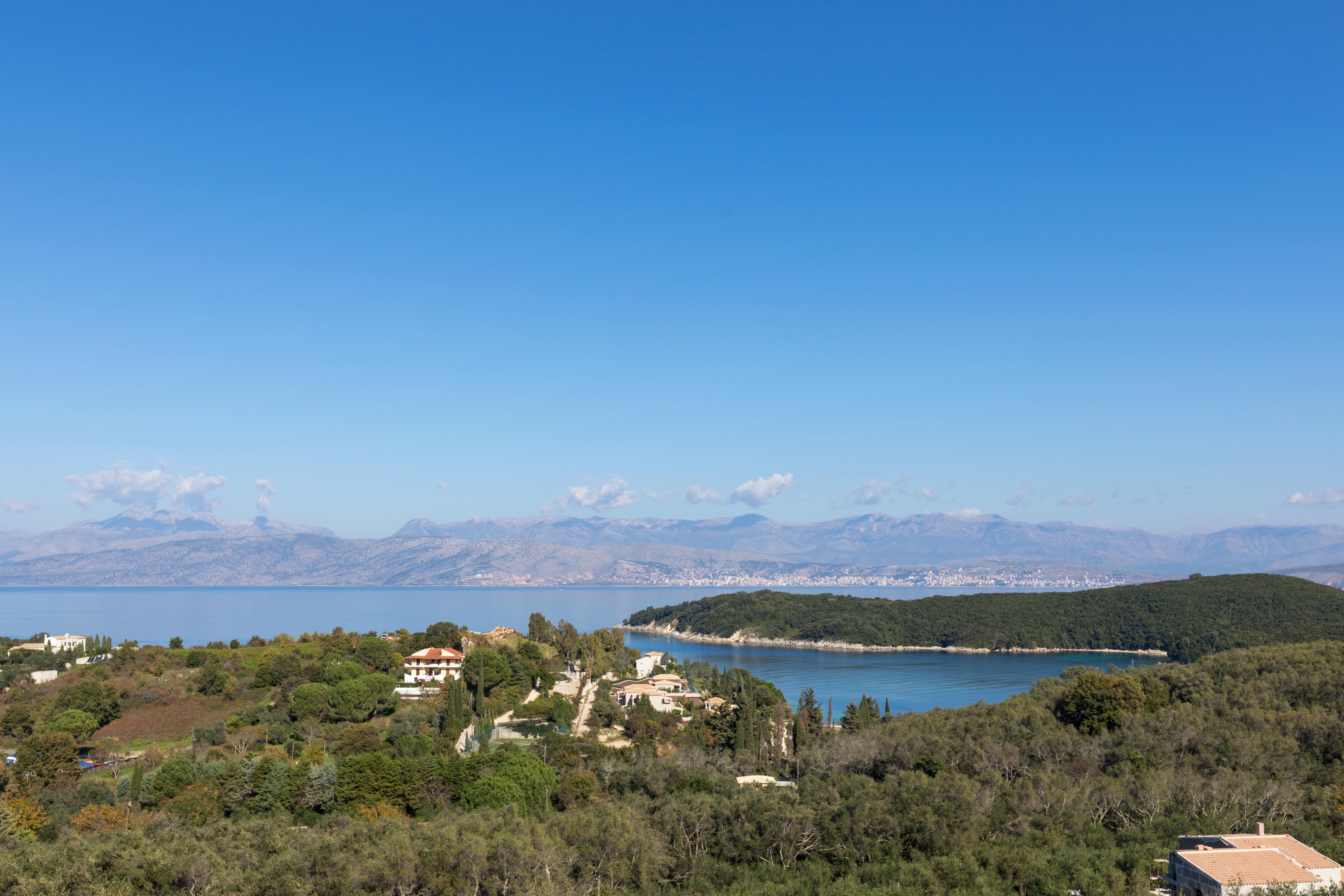 Villa Lefkos Keras Kassiopi: Spacious 5-Bedroom Apartment with Seaviews and Pool, Kassiopi