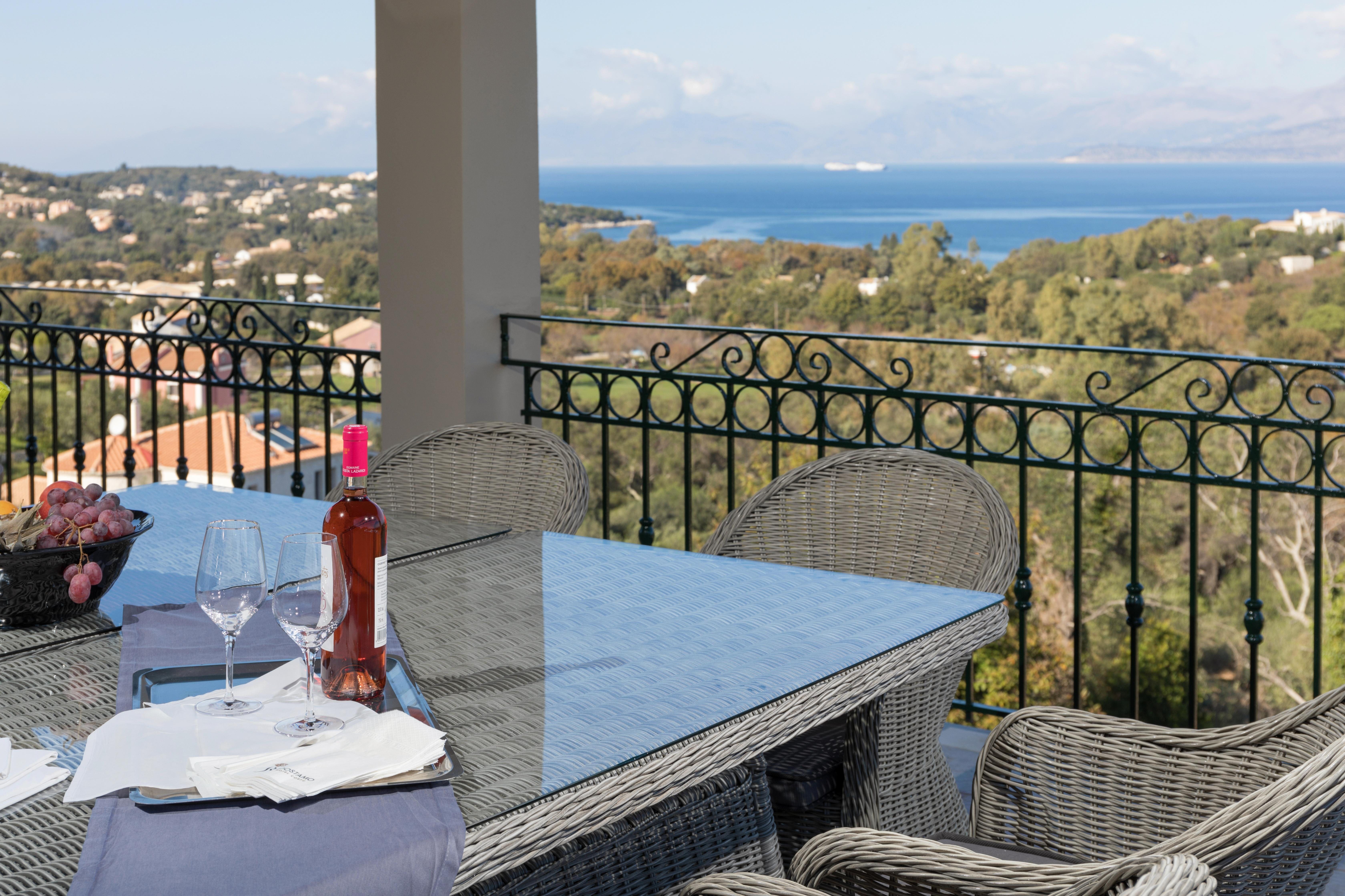 Villa Lefkos Keras Kassiopi: Spacious 5-Bedroom Apartment with Seaviews and Pool, Kassiopi