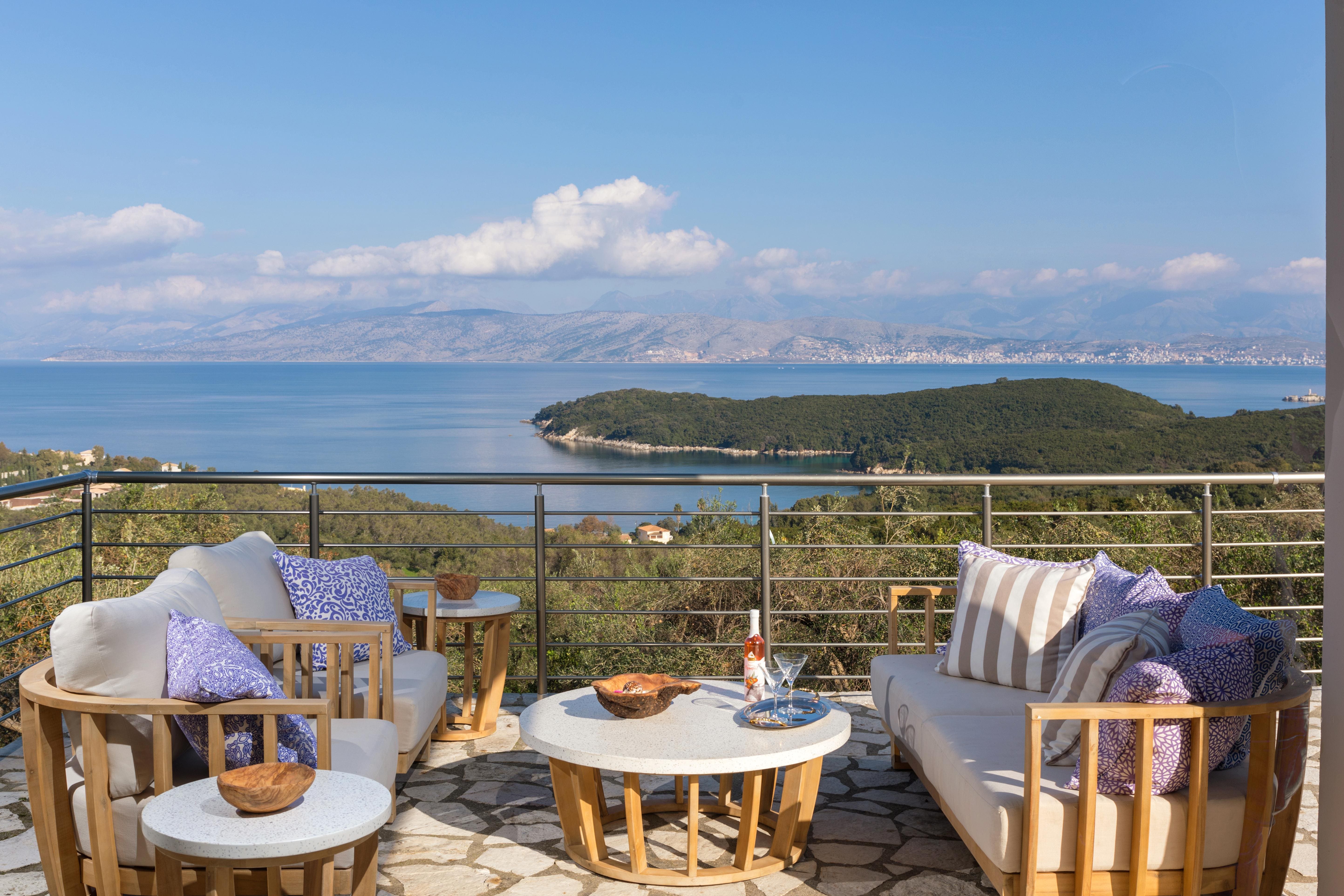 Villa Kyanos Bogdanos Kassiopi: Luxury 4-Bedroom Apartment with Seaview and Pool, Kassiopi