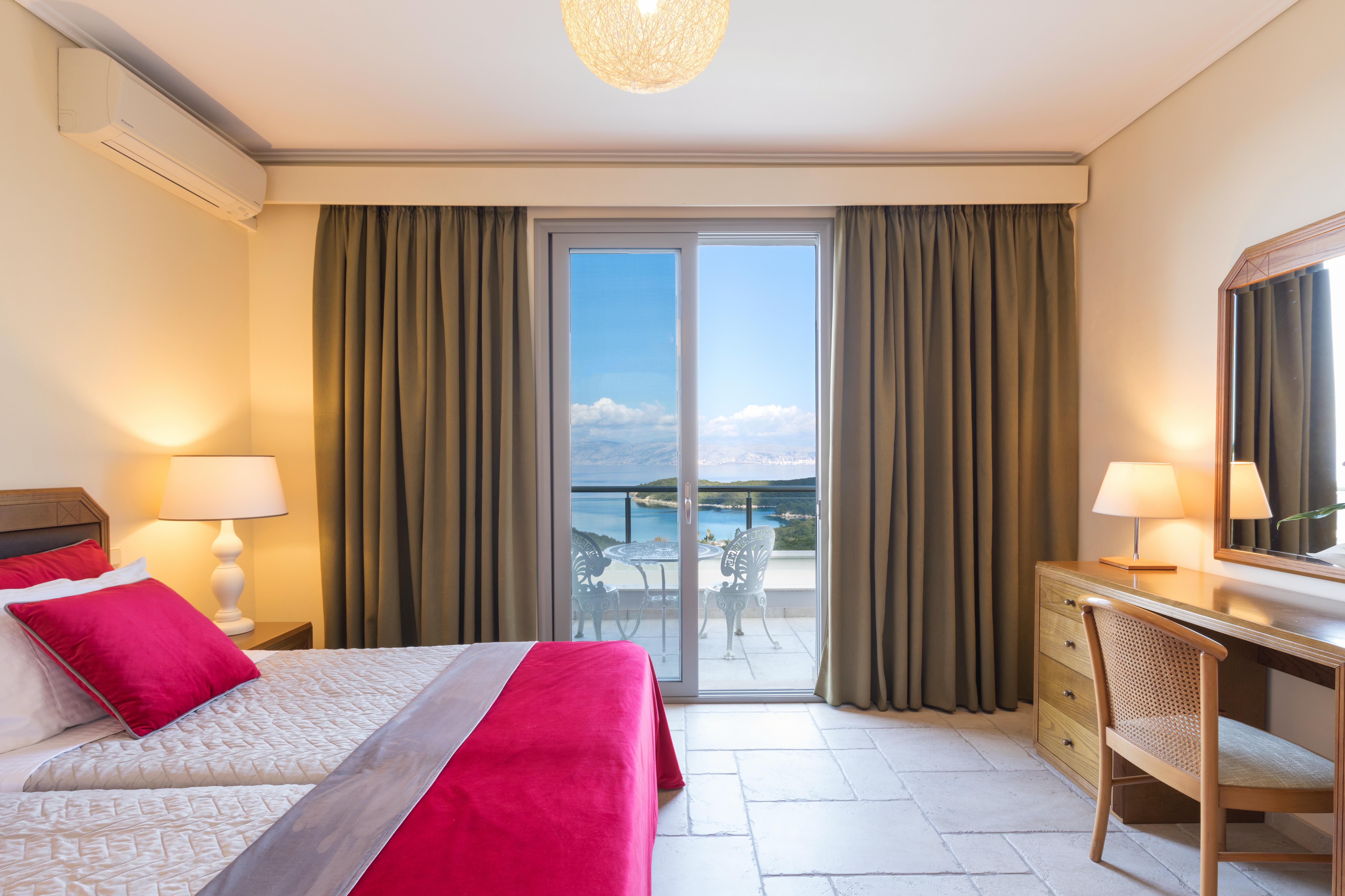 Villa Kyanos Bogdanos Kassiopi: Luxury 4-Bedroom Apartment with Seaview and Pool, Kassiopi