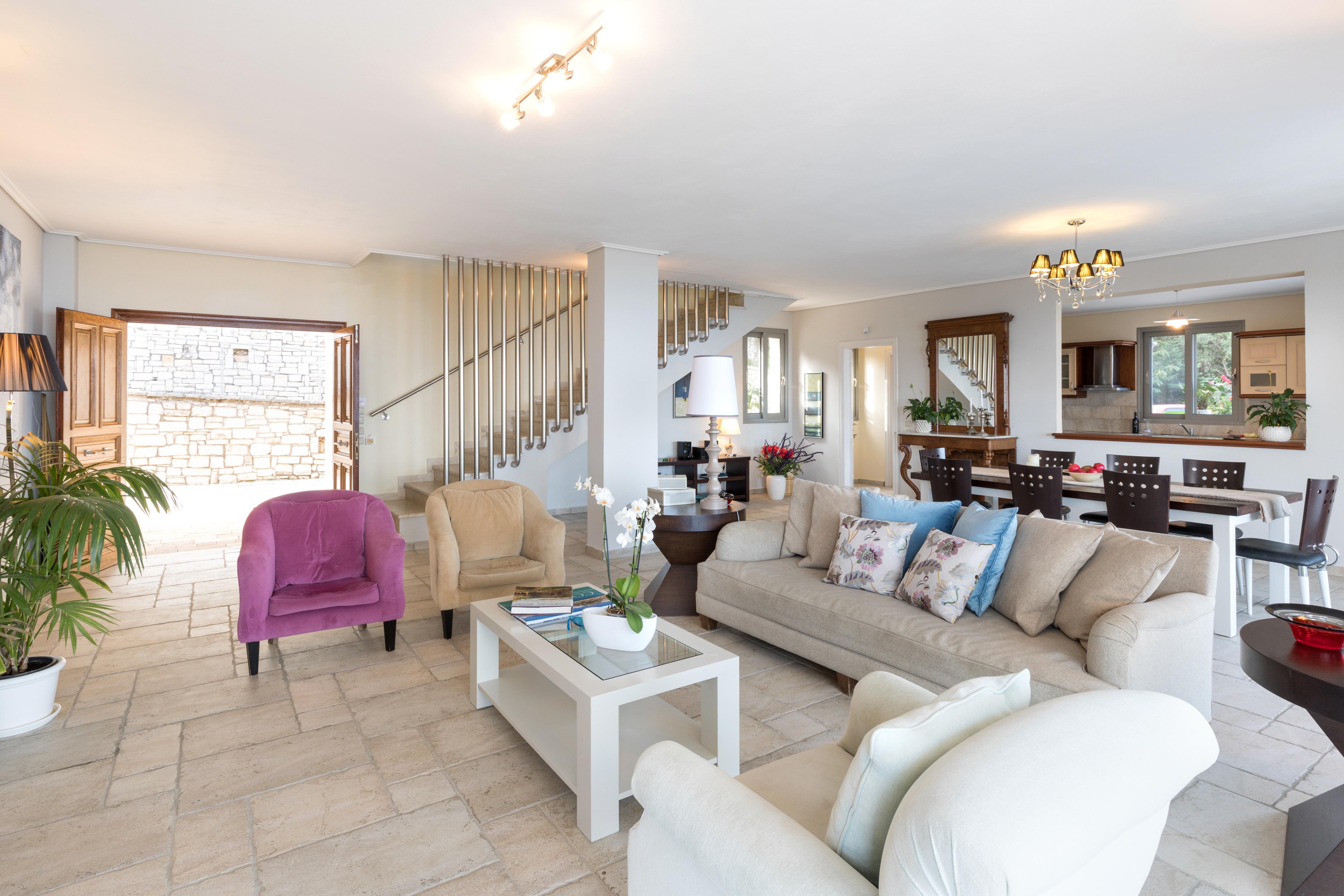 Villa Kyanos Bogdanos Kassiopi: Luxury 4-Bedroom Apartment with Seaview and Pool, Kassiopi
