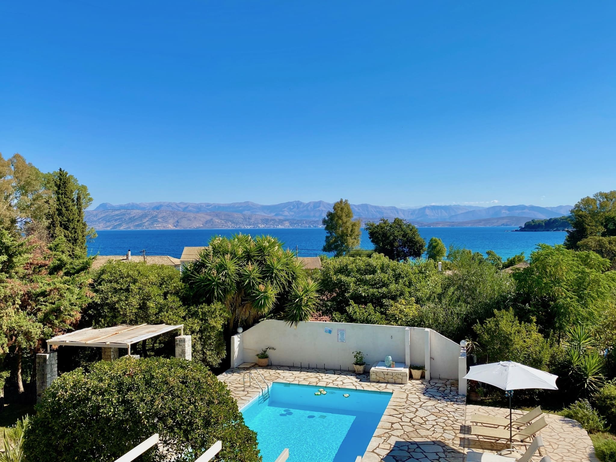 Villa Lefki Nymfes Kassiopi: 5-Bedroom Apartment with Pool and Sea Views, Kassiopi