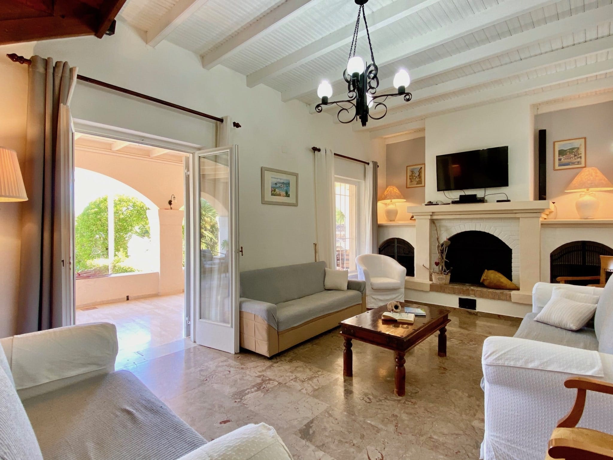 Villa Lefki Nymfes Kassiopi: 5-Bedroom Apartment with Pool and Sea Views, Kassiopi