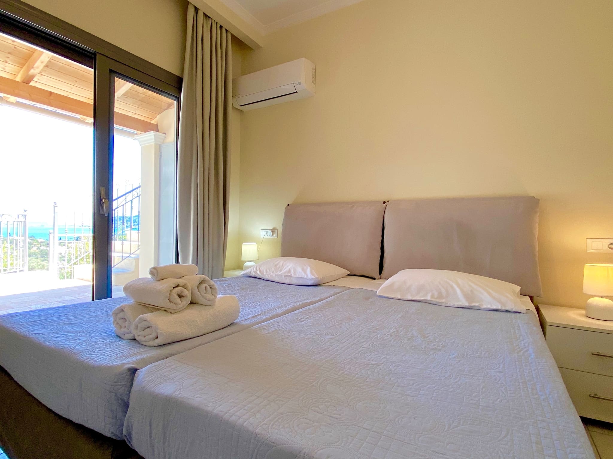 Villa Lysias Liapades Kassiopi: Luxury 3-Bedroom Villa with Infinity Pool and Sea Views, Kassiopi
