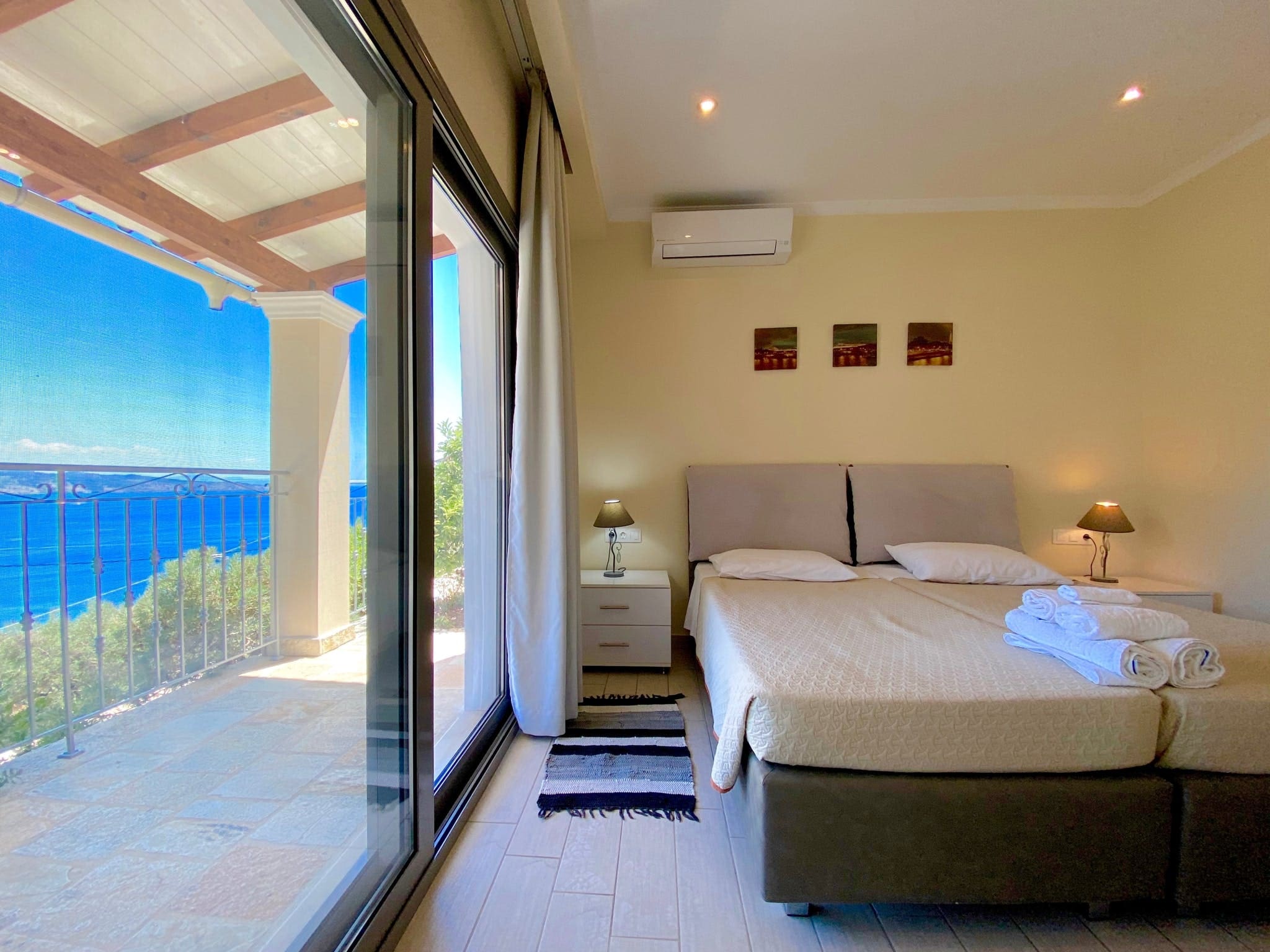 Villa Lysias Liapades Kassiopi: Luxury 3-Bedroom Villa with Infinity Pool and Sea Views, Kassiopi