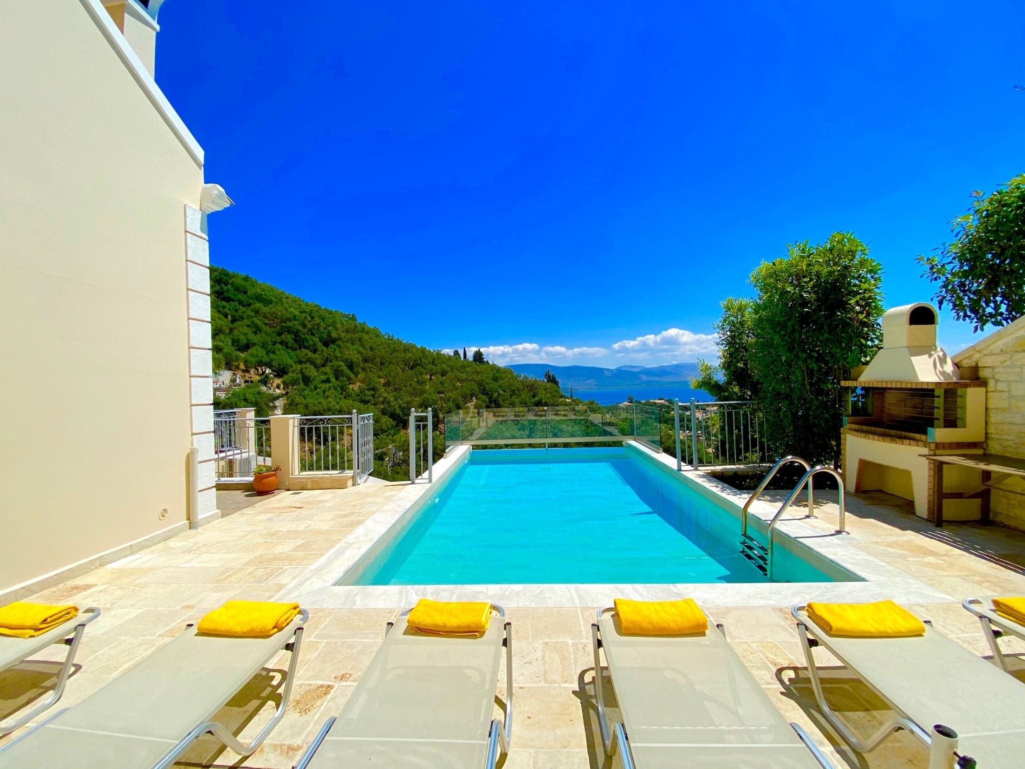Villa Lysias Liapades Kassiopi: Luxury 3-Bedroom Villa with Infinity Pool and Sea Views, Kassiopi