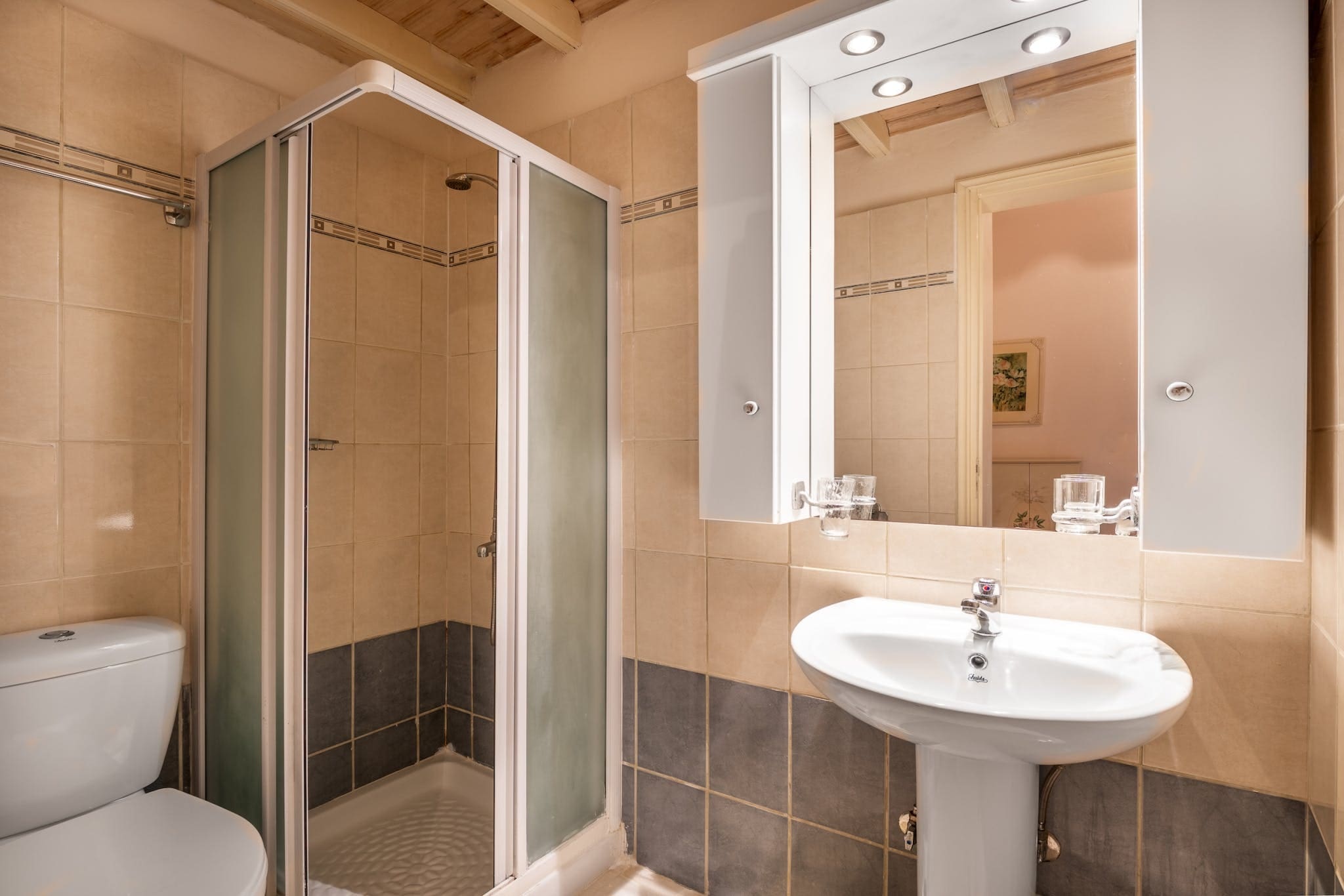 Villa Ostria Nymfes Kassiopi: Spacious 6-Bedroom Apartment with Sea Views and Pool, Kassiopi
