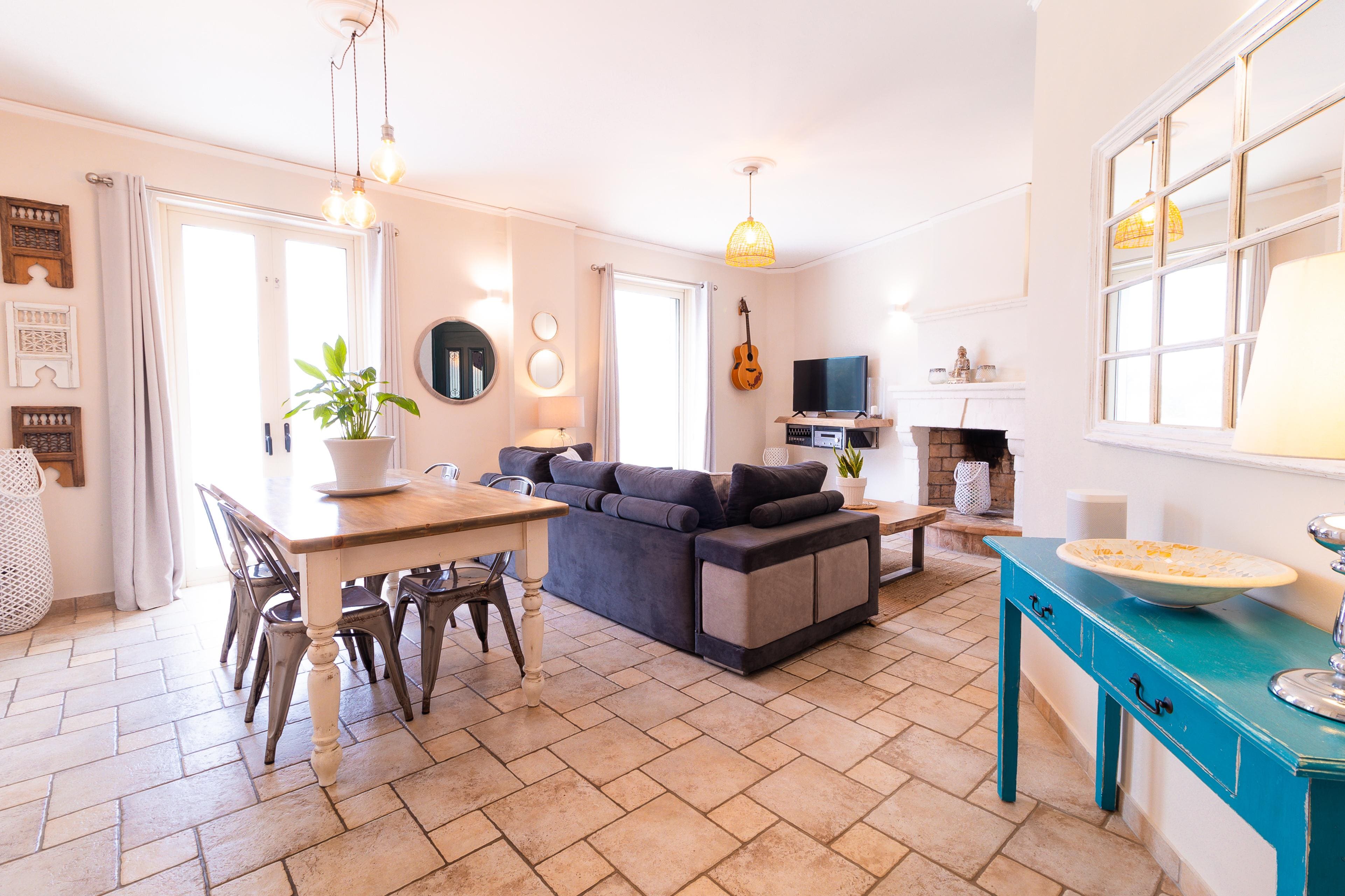 Villa Lysias Agios Stefanos Kassiopi: Spacious 3-Bedroom Apartment with Sea Views and Pool, Kassiopi