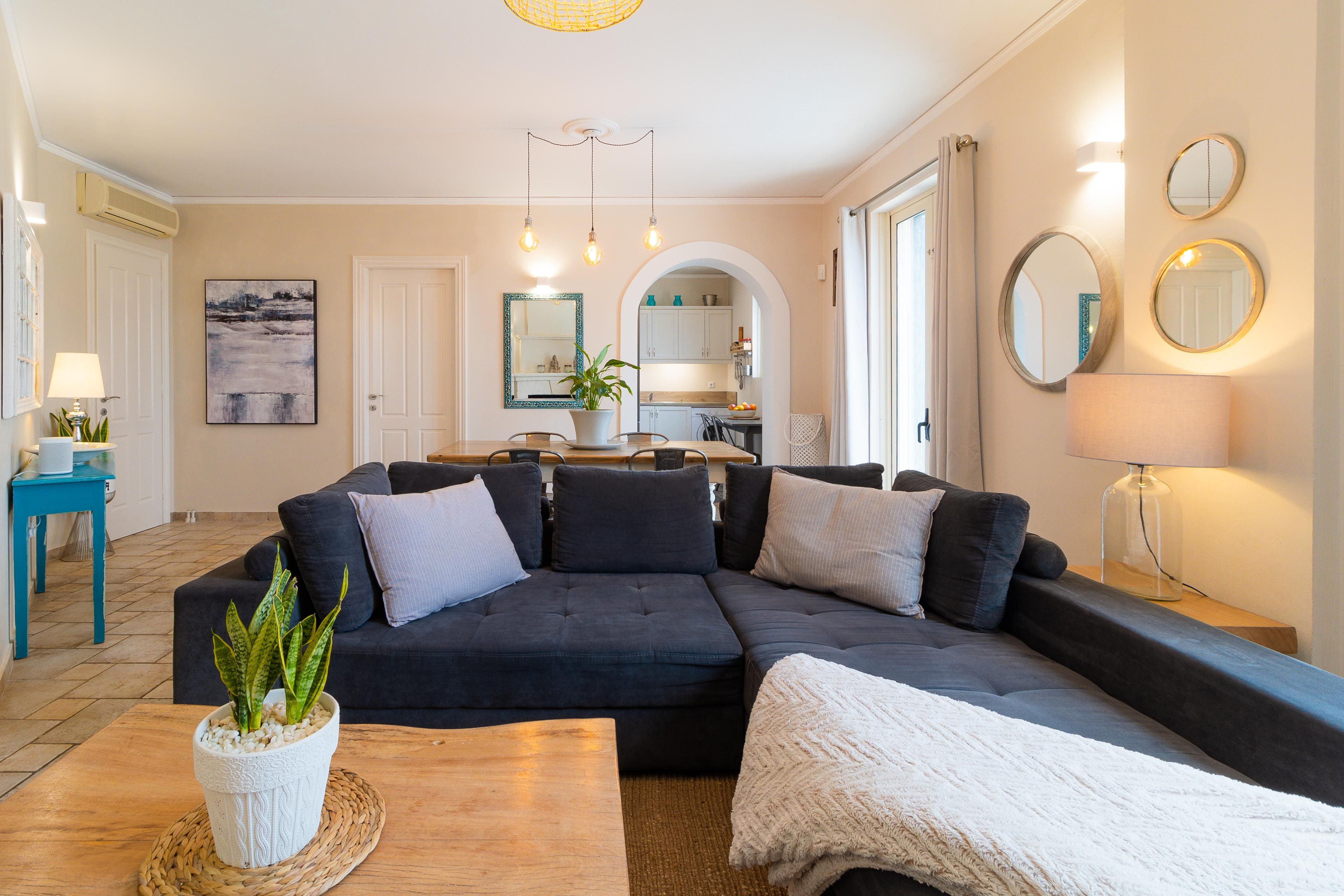 Villa Lysias Agios Stefanos Kassiopi: Spacious 3-Bedroom Apartment with Sea Views and Pool, Kassiopi