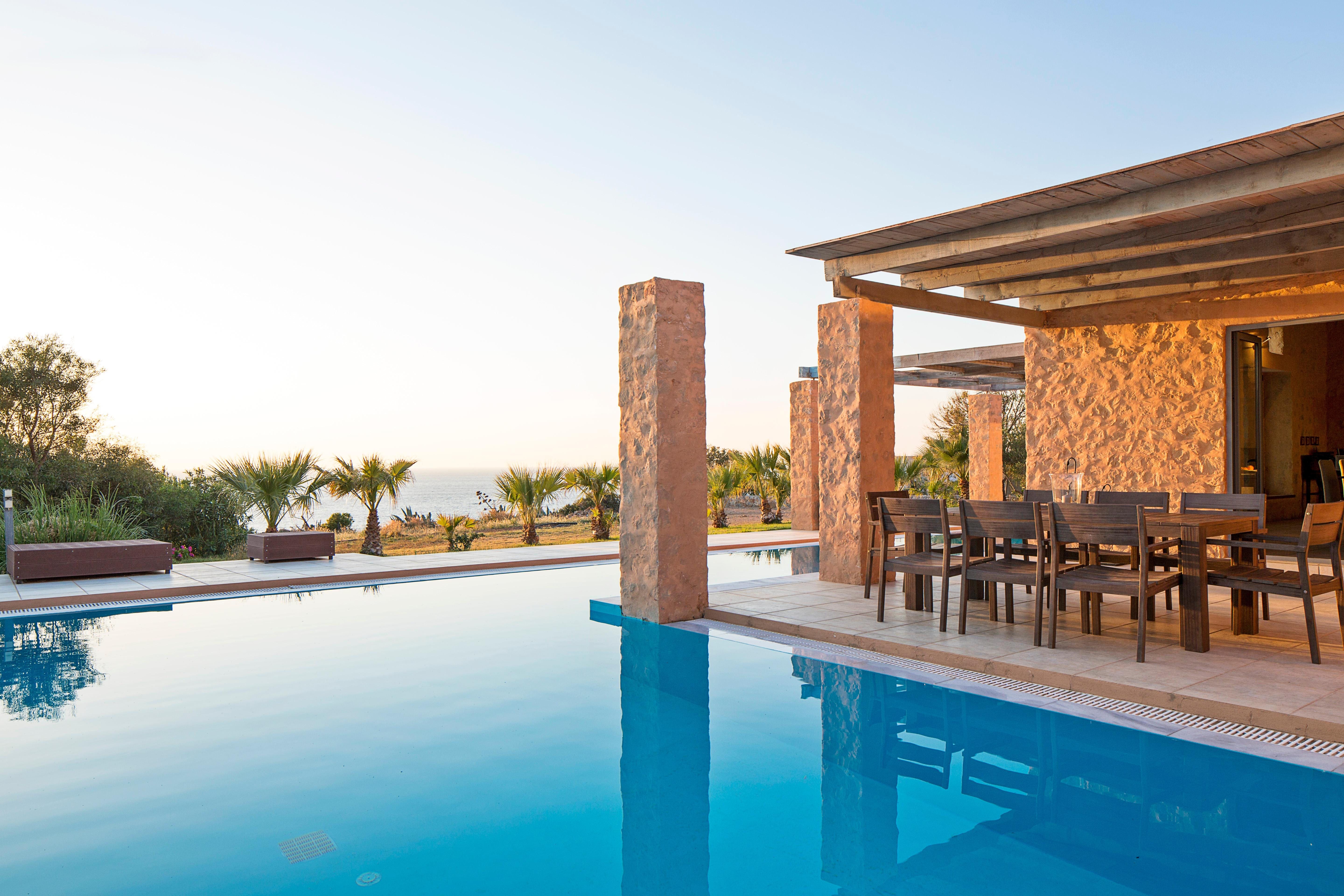 Villa Kyanos Agia Paraskevi Kissamos: 3-Bedroom Seaview Apartment with Hot Tub and Pool, Kissamos