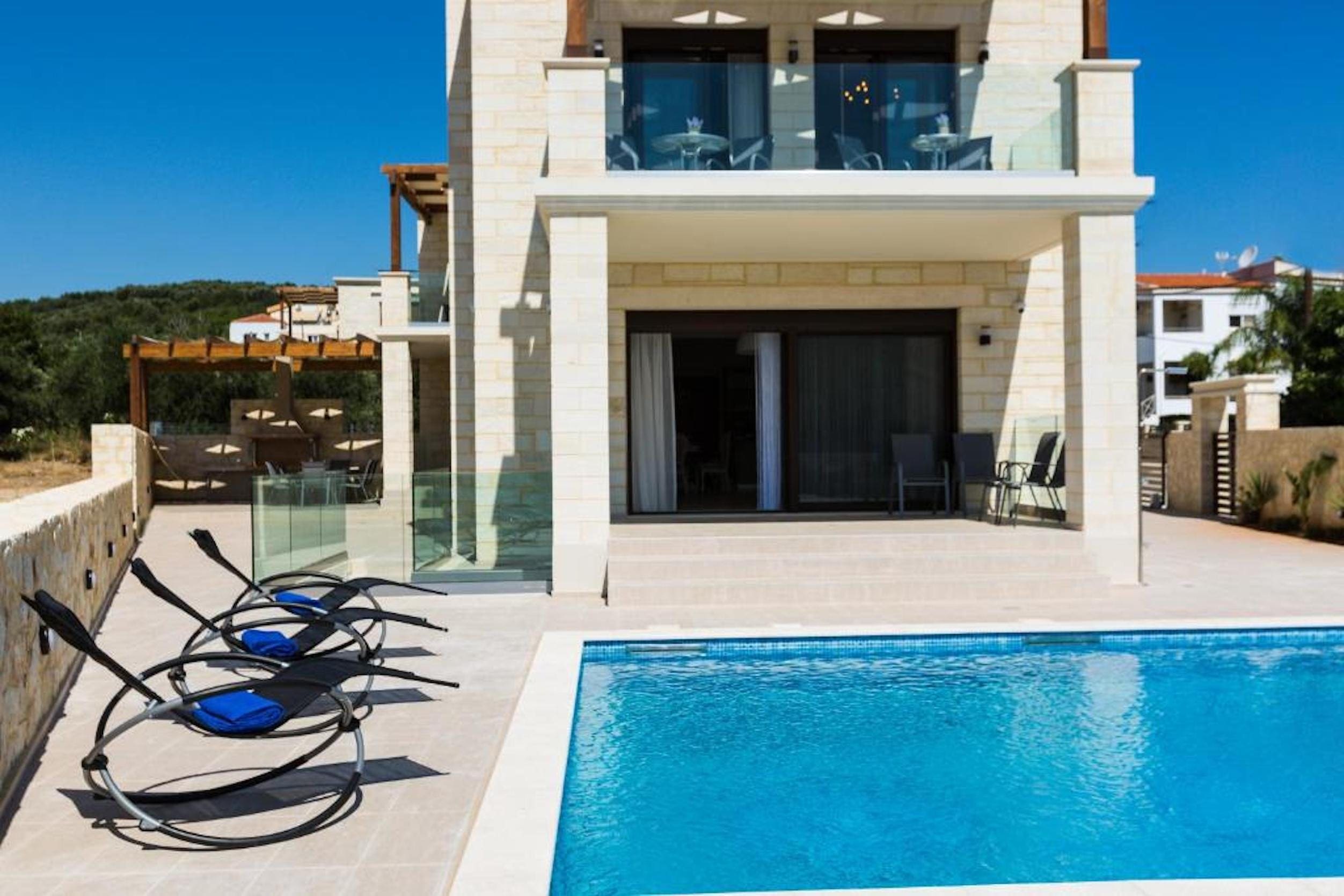 Villa Ostria Agios Georgios Kokkino Chorio: Luxury 5-Bedroom Apartment with Seaviews and Pool, Kokkino Chorio