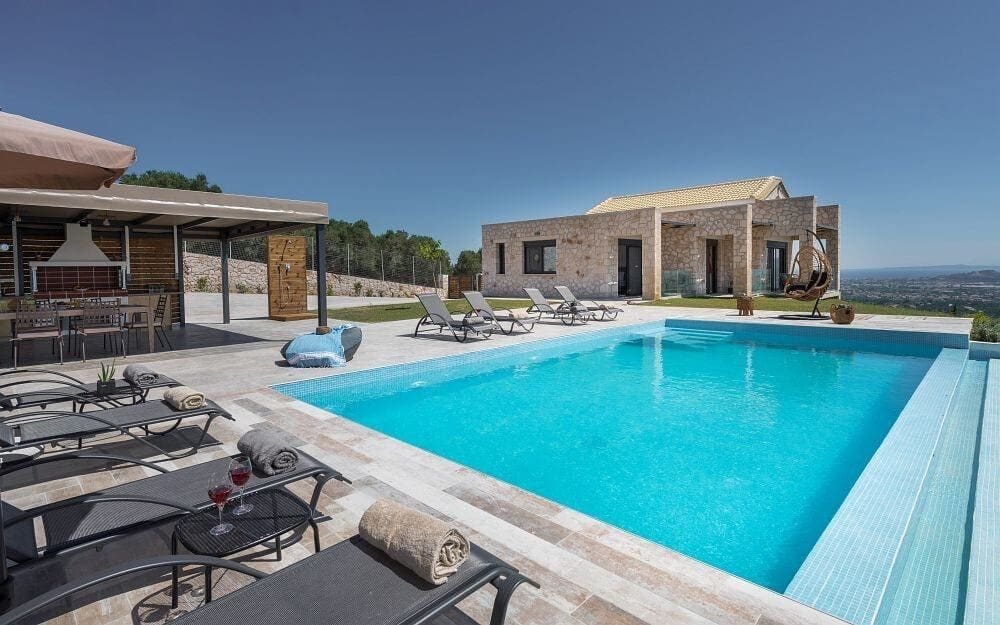 Villa Meltemi Laganas: Spacious 3-Bedroom Apartment with Pool and Sea Views, Laganas