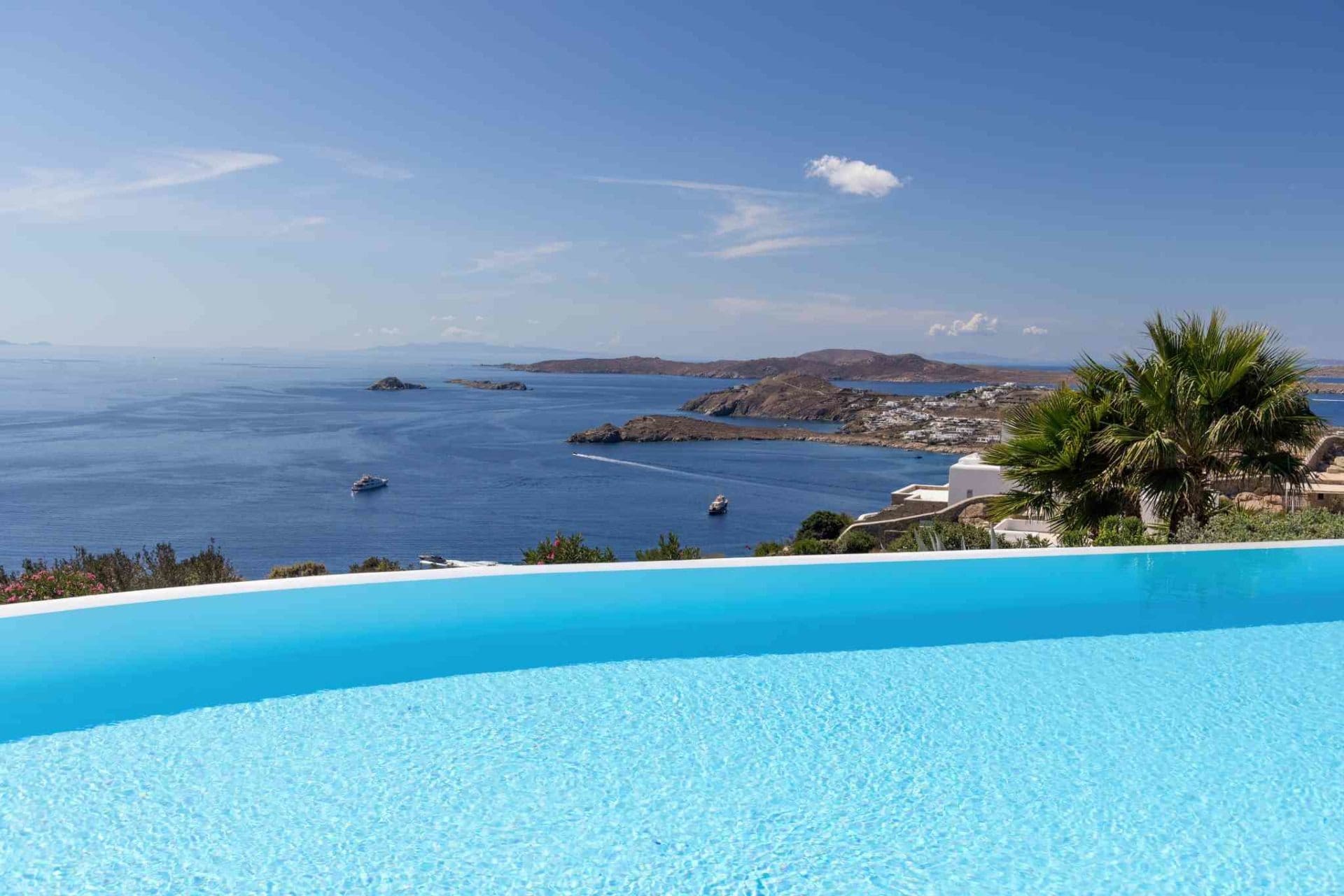 Villa Zephyros Ornos Mykonos: 5-Bedroom Villa with Infinity Pool and Sea Views, Mykonos