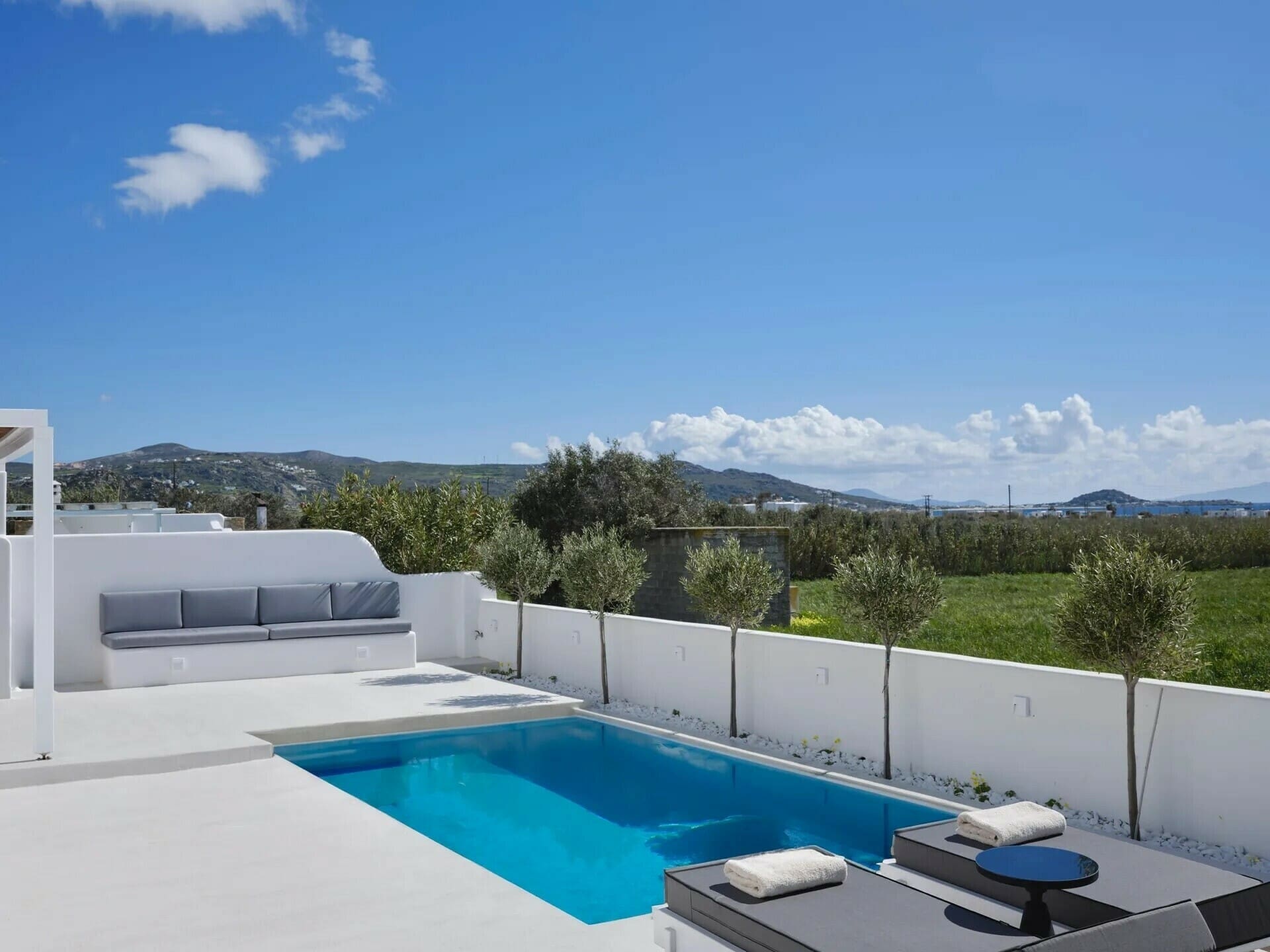 Villa Chrysos Apiranthos Naxos: Luxury 4-Bedroom Villa with Seaview and Pool, Naxos