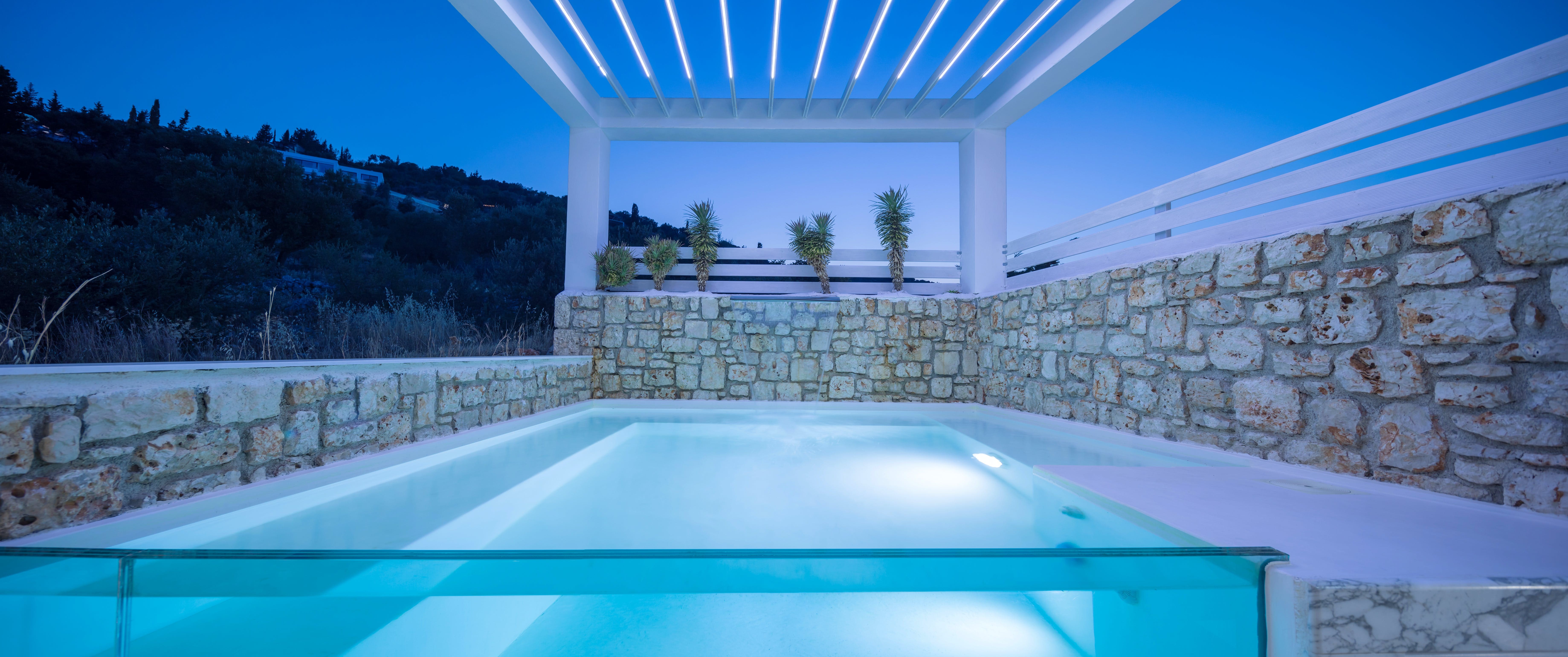 Villa Ostria Karavi Agios Nikolaos: Romantic Villa with Sea Views and Plunge Pool, Agios Nikolaos
