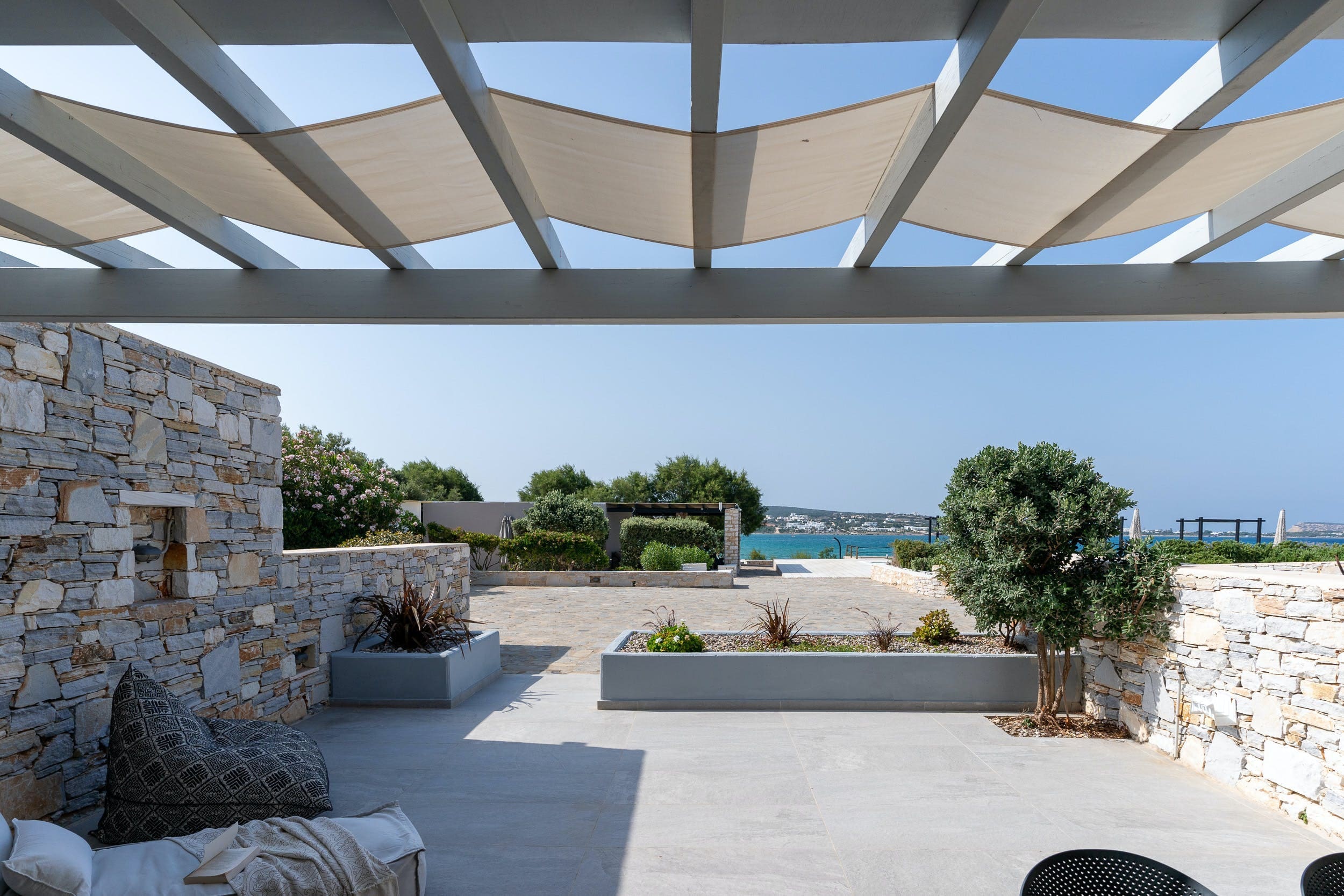Villa Lysias Piso Livadi Paros: Elegant 3-Bedroom Villa with Hot Tub and Sea Views, Paros