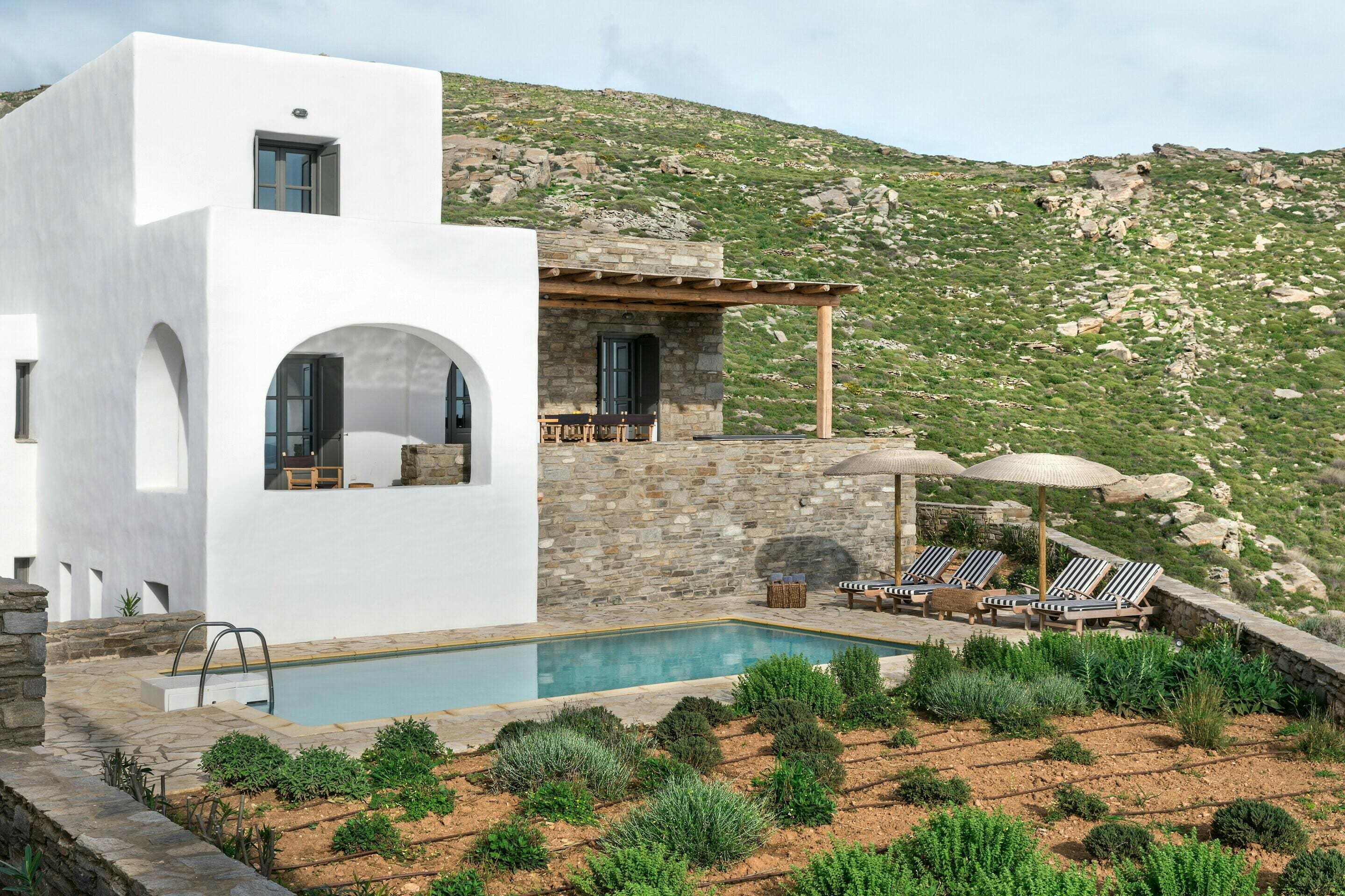 Villa Lysias Kostos Paros: Luxury 4-Bedroom Villa with Pool and Sea Views, Paros