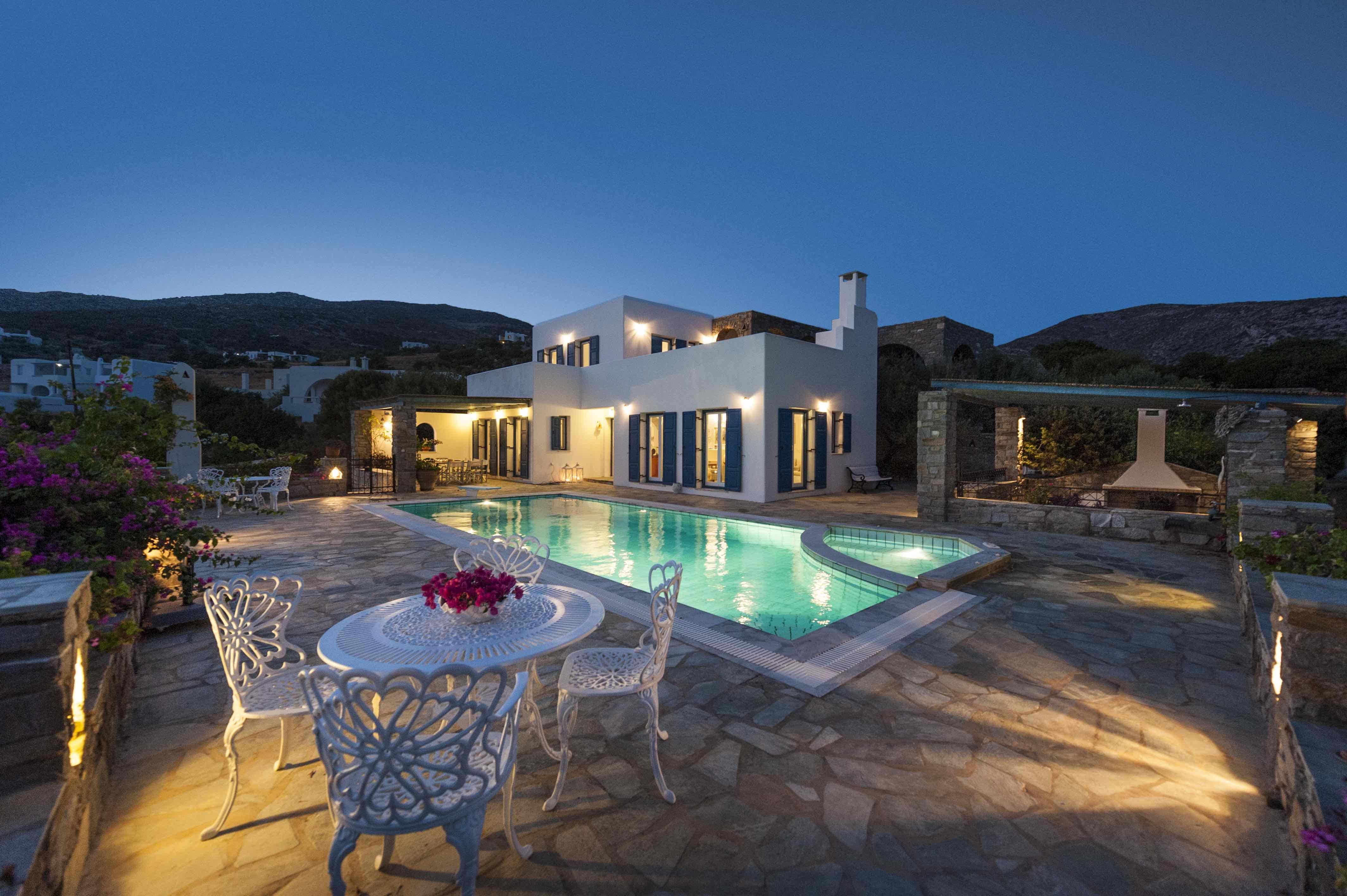 Villa Kaikias Kolymbithres Paros: Spacious 6-Bedroom Apartment with Pool and Sea Views, Paros