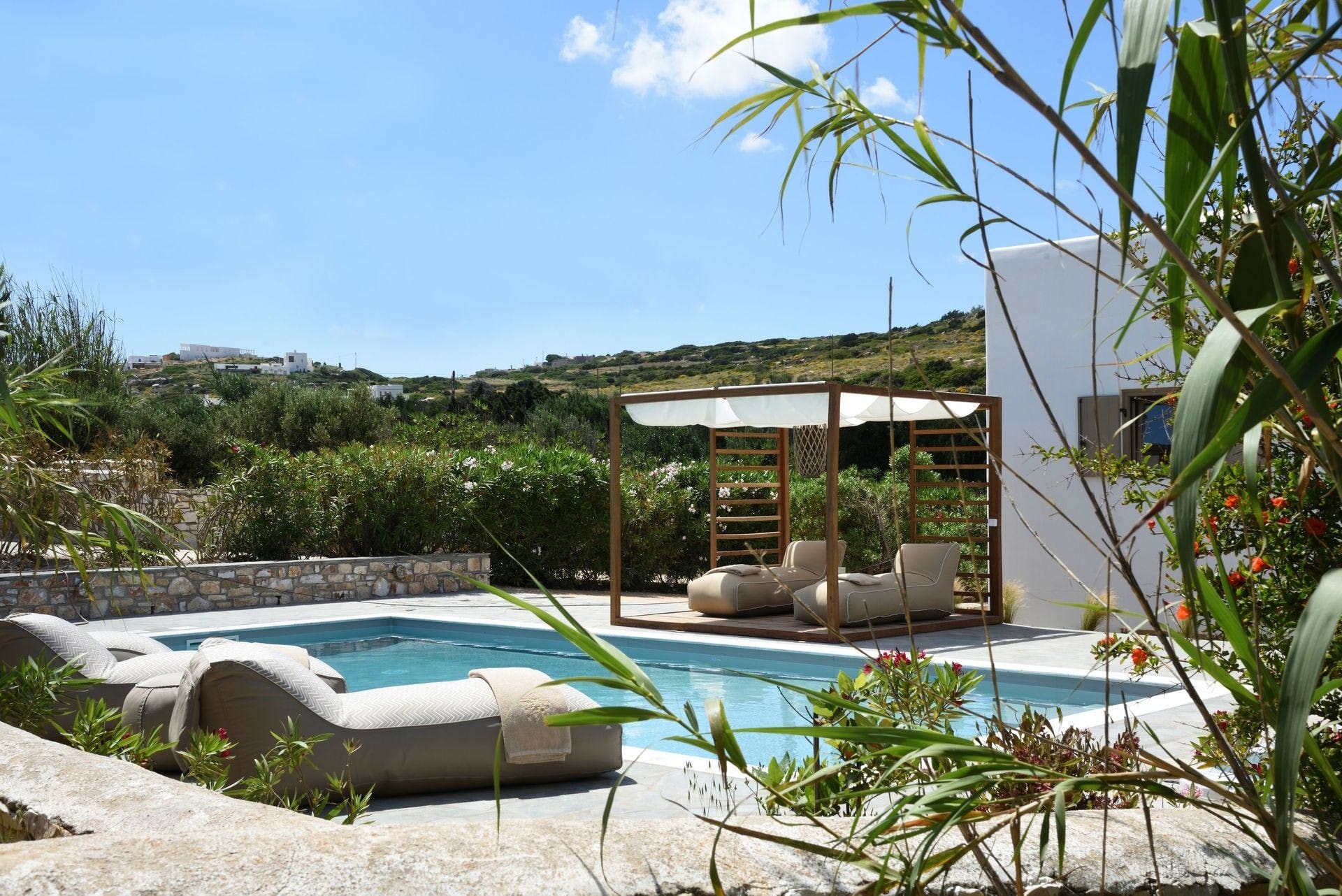 Villa Lefkos Marmaro Paros: Luxury 4-Bedroom Apartment with Beachfront Access, Paros