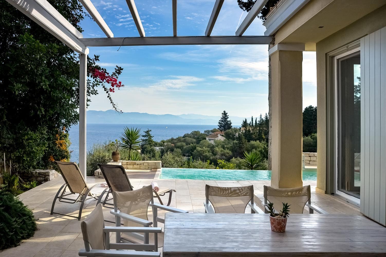 Villa Kaikias Gaios Paxi: 4-Bedroom Luxury Apartment with Sea View and Pool, Paxi