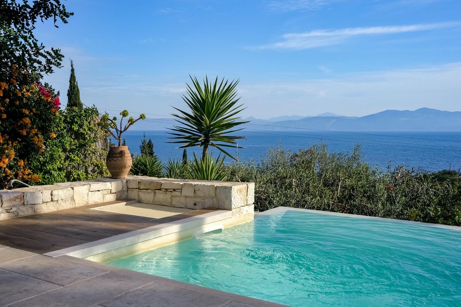Villa Kaikias Gaios Paxi: 4-Bedroom Luxury Apartment with Sea View and Pool, Paxi