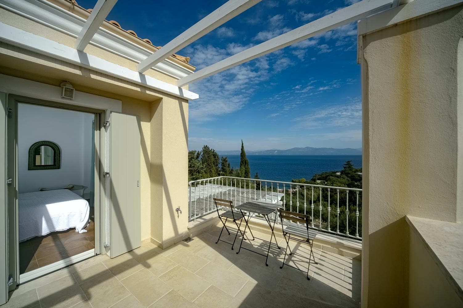 Villa Kaikias Gaios Paxi: 4-Bedroom Luxury Apartment with Sea View and Pool, Paxi
