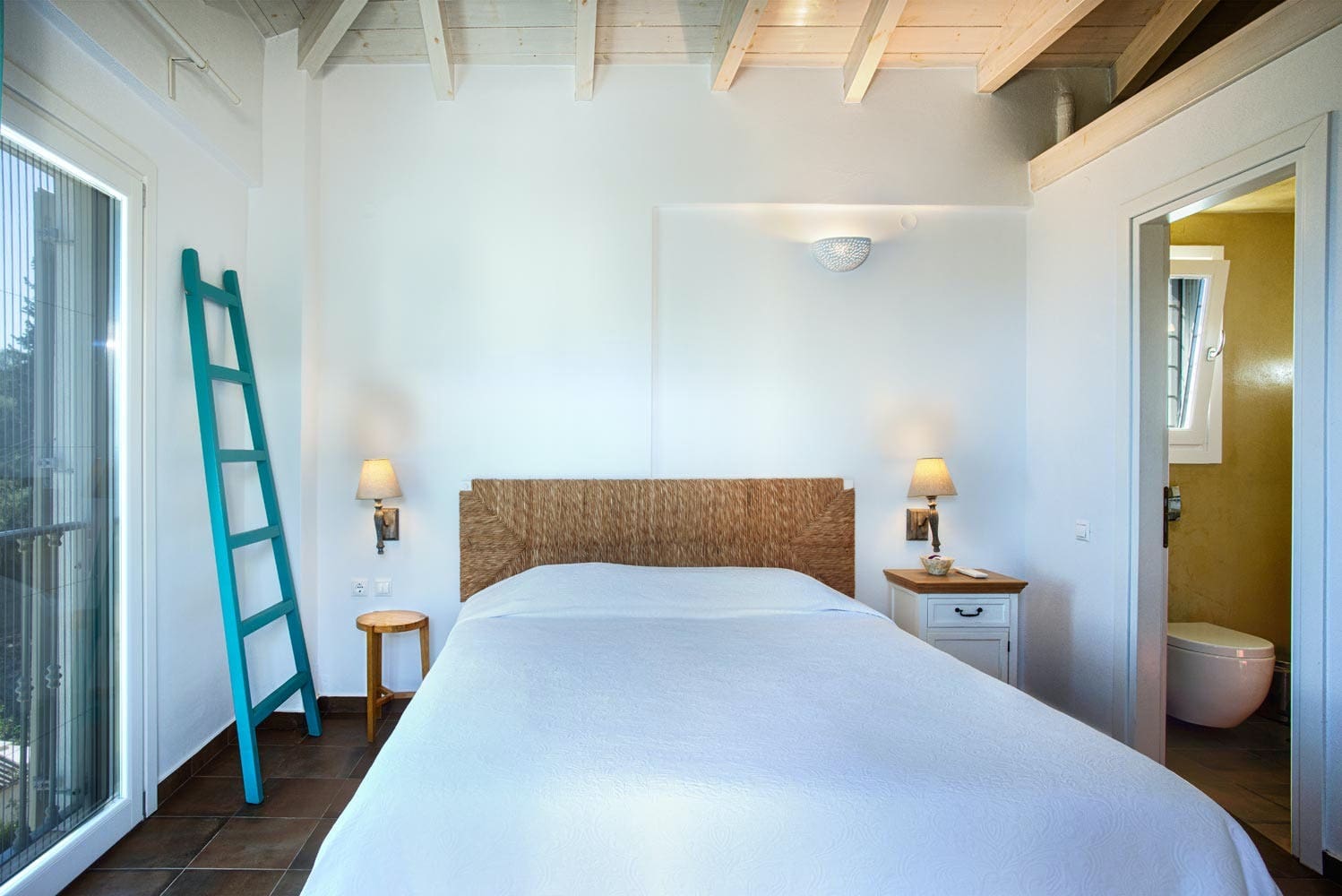 Villa Kaikias Gaios Paxi: 4-Bedroom Luxury Apartment with Sea View and Pool, Paxi