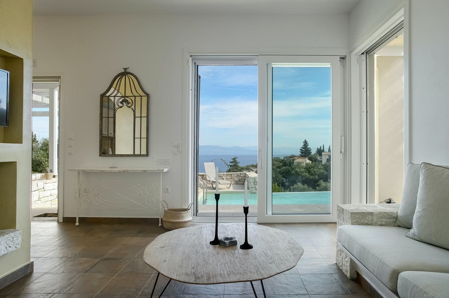 Villa Kaikias Gaios Paxi: 4-Bedroom Luxury Apartment with Sea View and Pool, Paxi