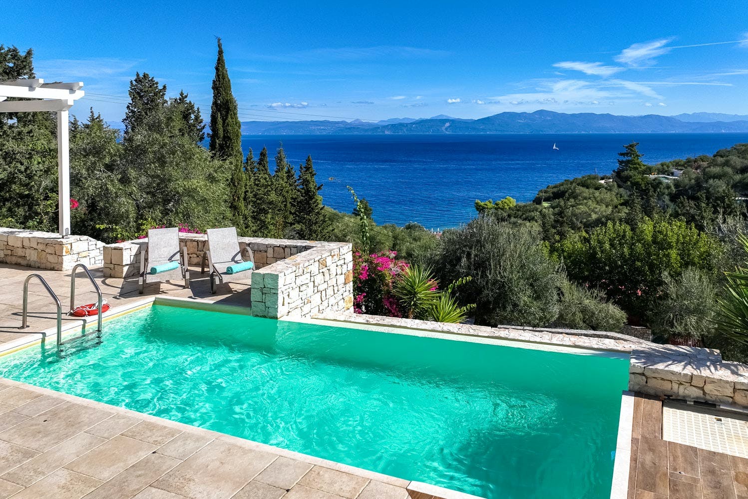 Villa Kaikias Gaios Paxi: 4-Bedroom Luxury Apartment with Sea View and Pool, Paxi