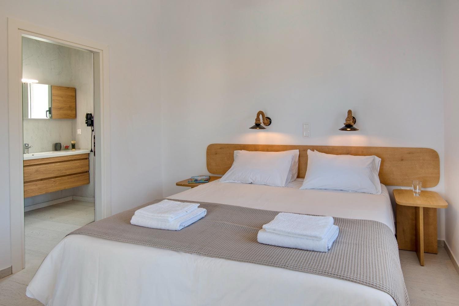 Villa Lefki Mongonissi Paxi: Luxury 4-Bedroom Apartment with Seaview and Pool, Paxi