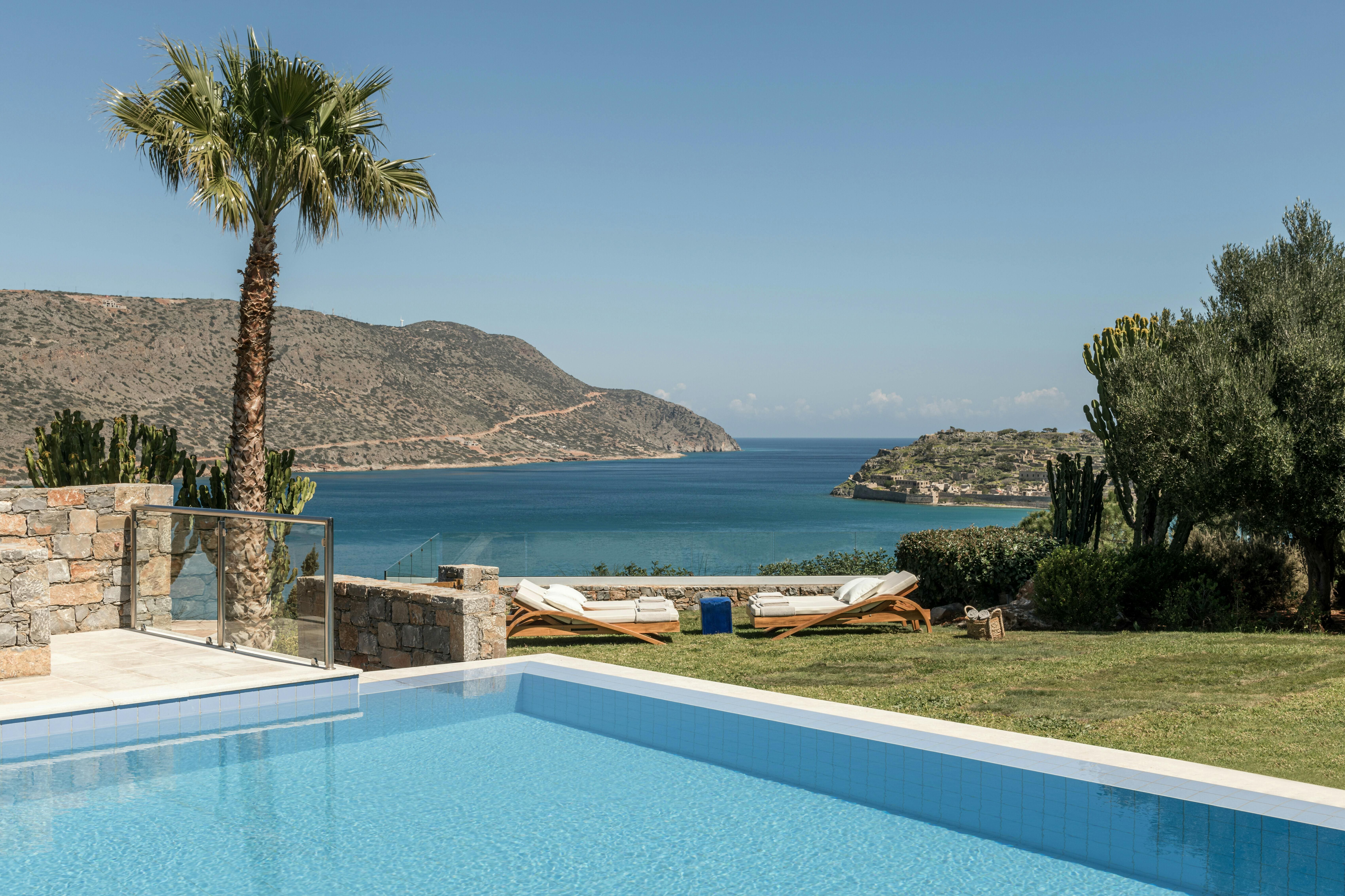 Villa Lysias Mavratzi Plaka: Luxury 3-Bedroom Villa with Seaview and Pool, Plaka