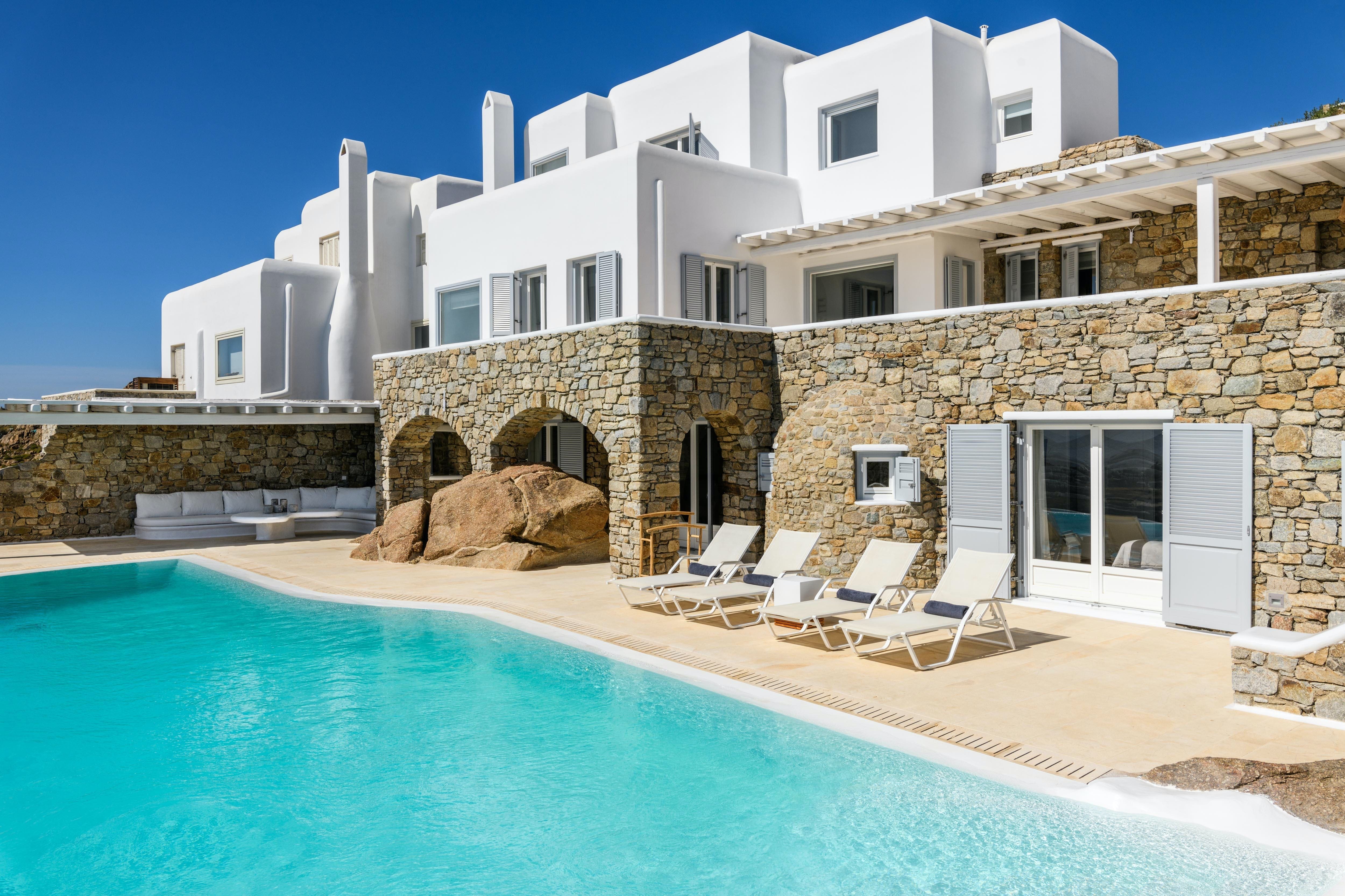 Villa Boreas Louloudi Psarou: Luxurious 4-Bedroom Villa with Sea View and Pool, Mykonos