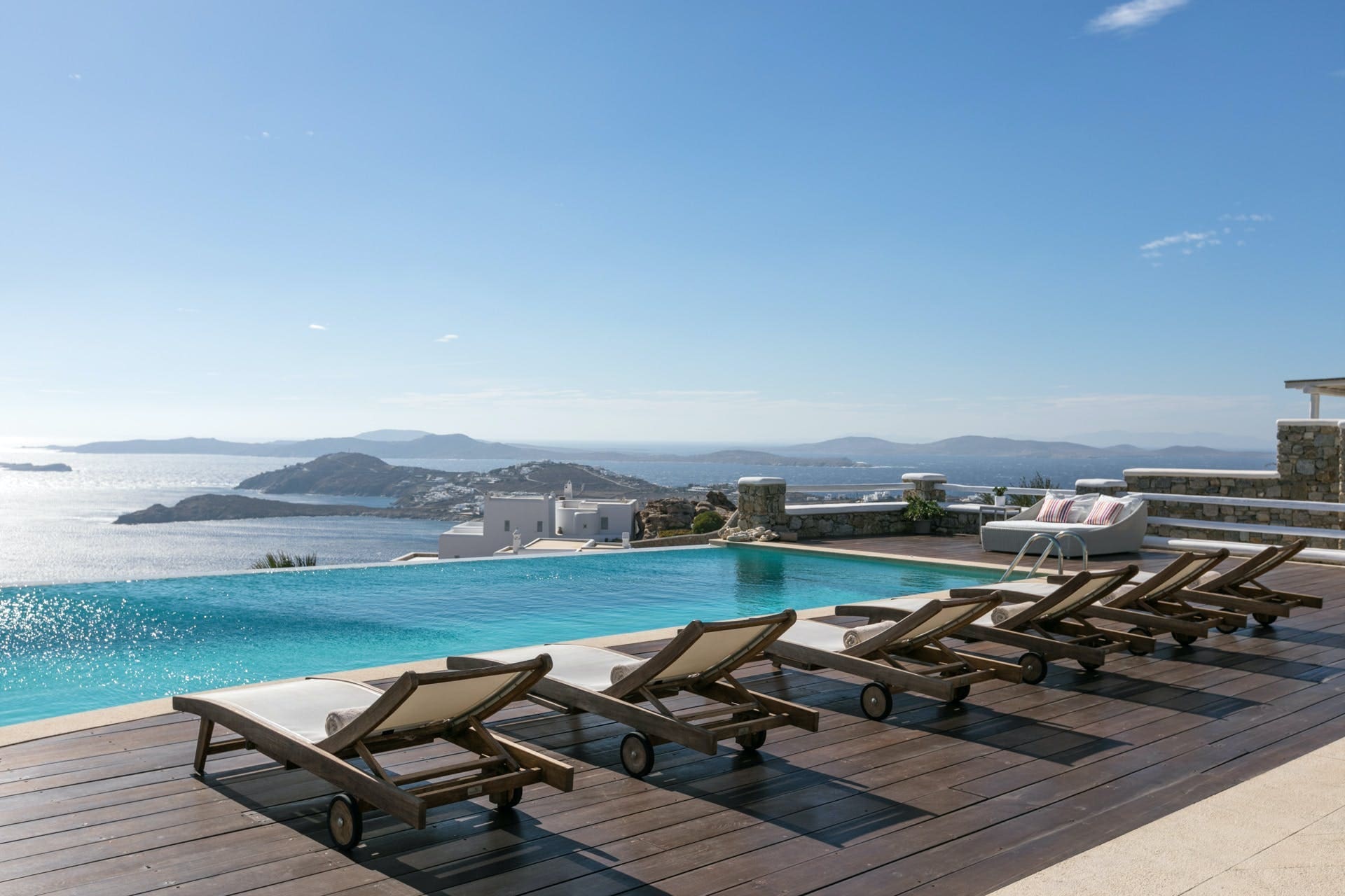 Villa Lysias Kastro Psarou: Lavish 9-Bedroom Beachfront Apartment with Stunning Sea Views, Psarou