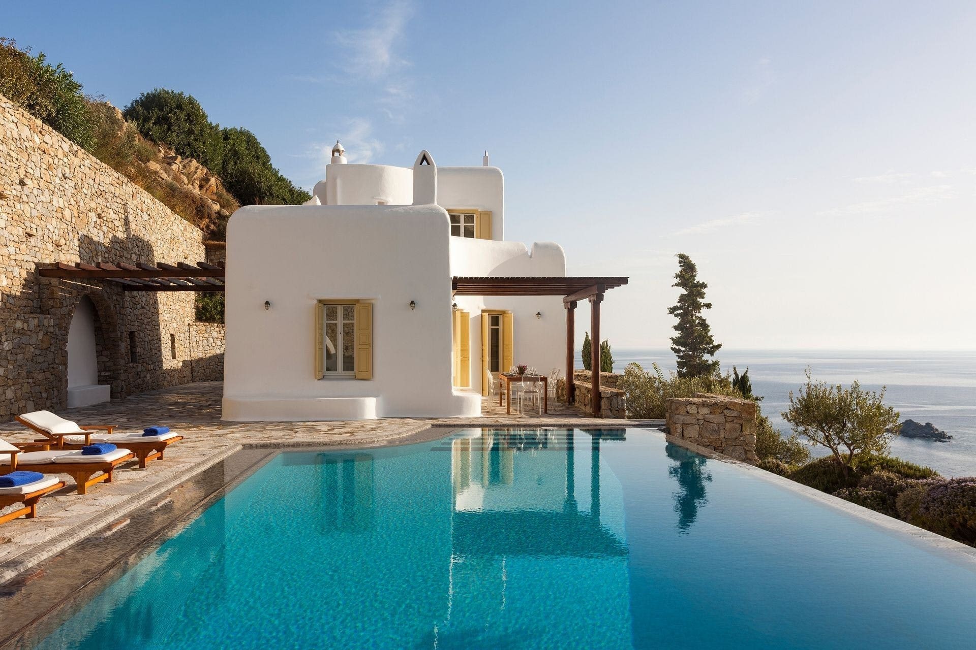Villa Zephyros Agios Ioannis Psarou: Luxury 5-Bedroom Apartment with Infinity Pool and Sea Views, Mykonos
