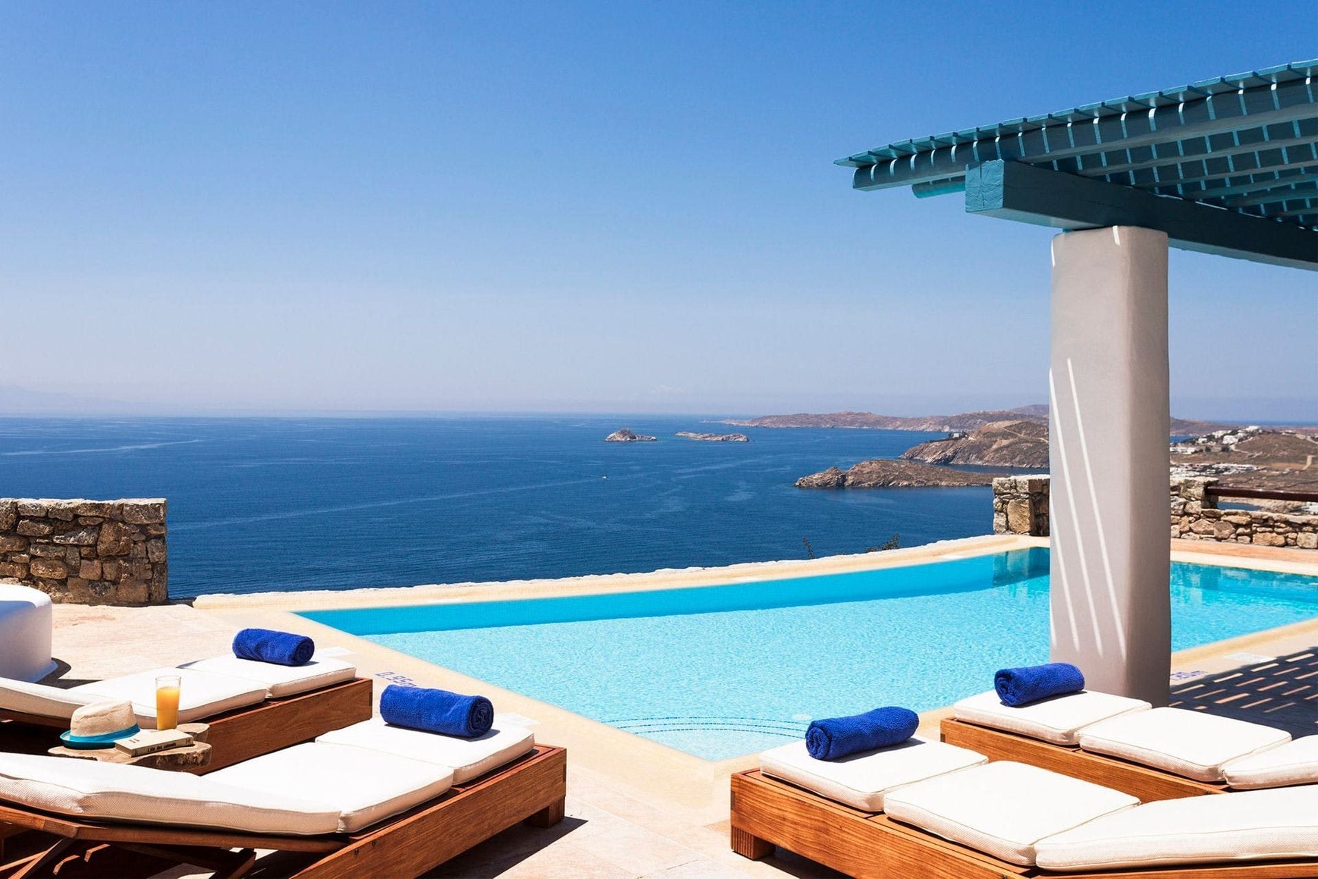 Villa Lefkos Paradisos Psarou: Luxury 2-Bedroom Apartment with Seaview and Pool, Mykonos