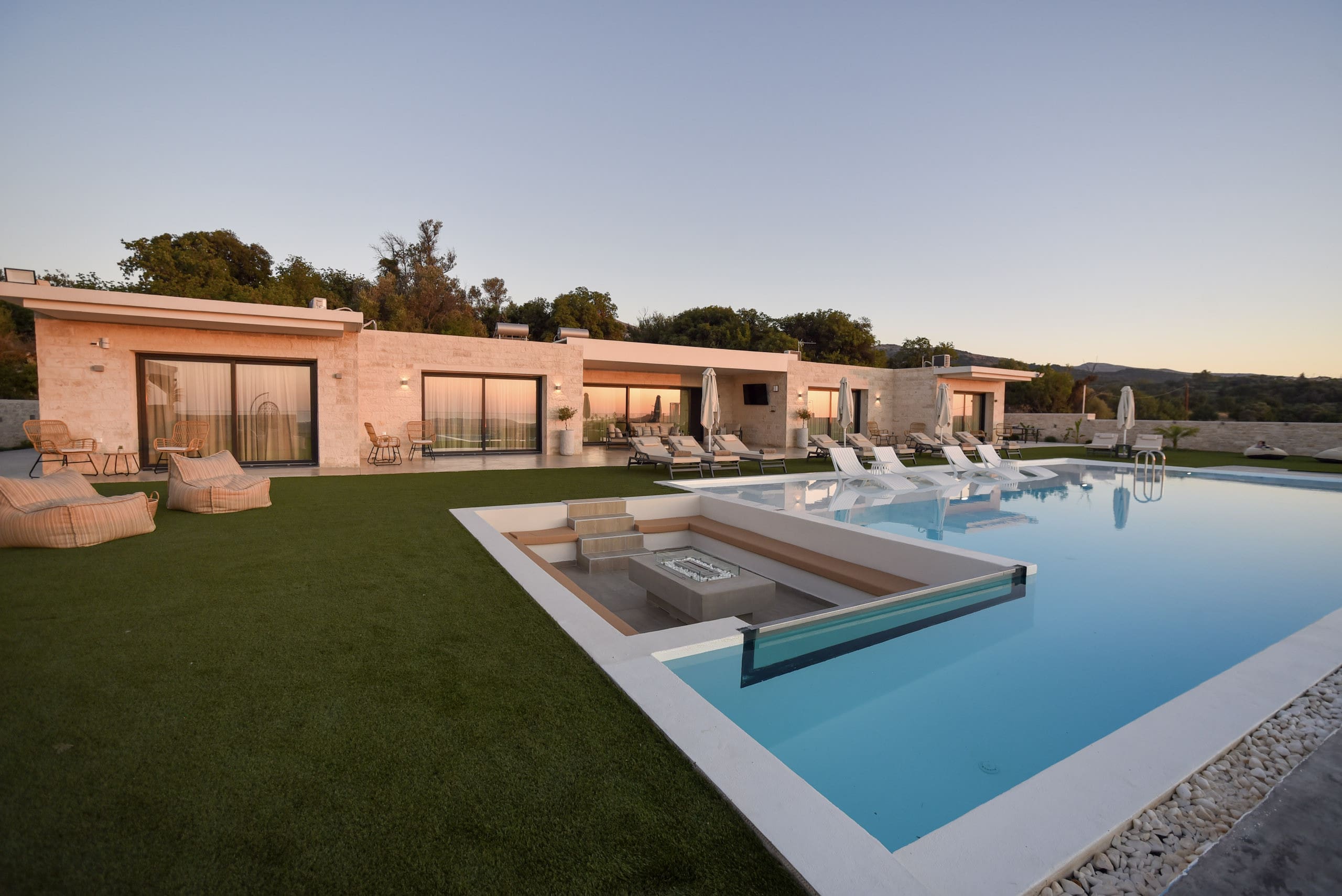 Villa Chrysos Stavromenos Rethymno: Spacious 6-Bedroom Villa with Pool and Sea Views, Rethymno